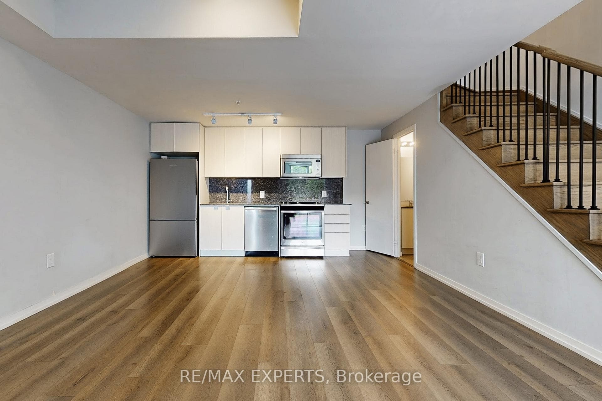 3237 Bayview Avenue Unit 104 photo 9
