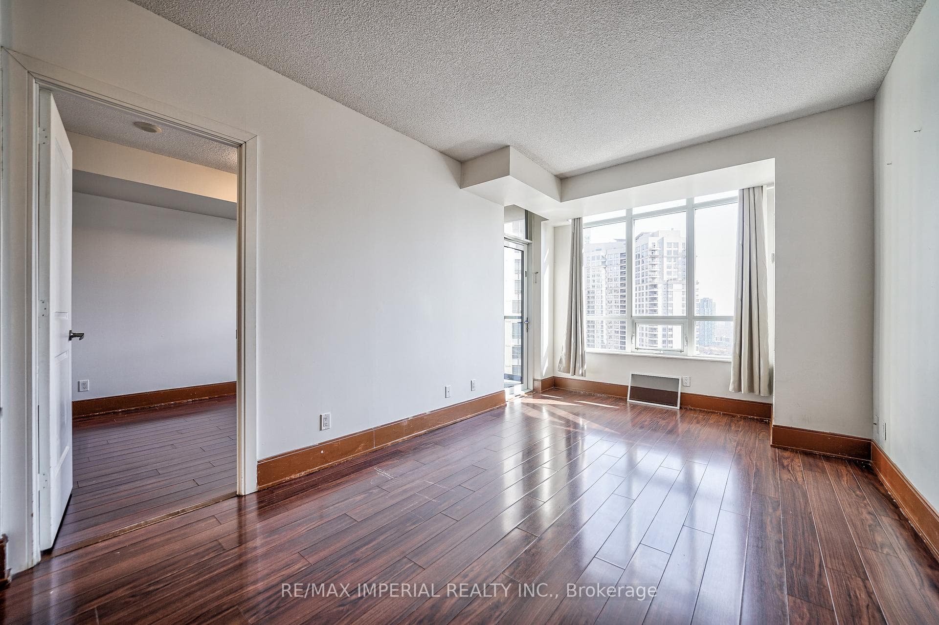 330 Burnhamthorpe Road Unit 2008 photo 8