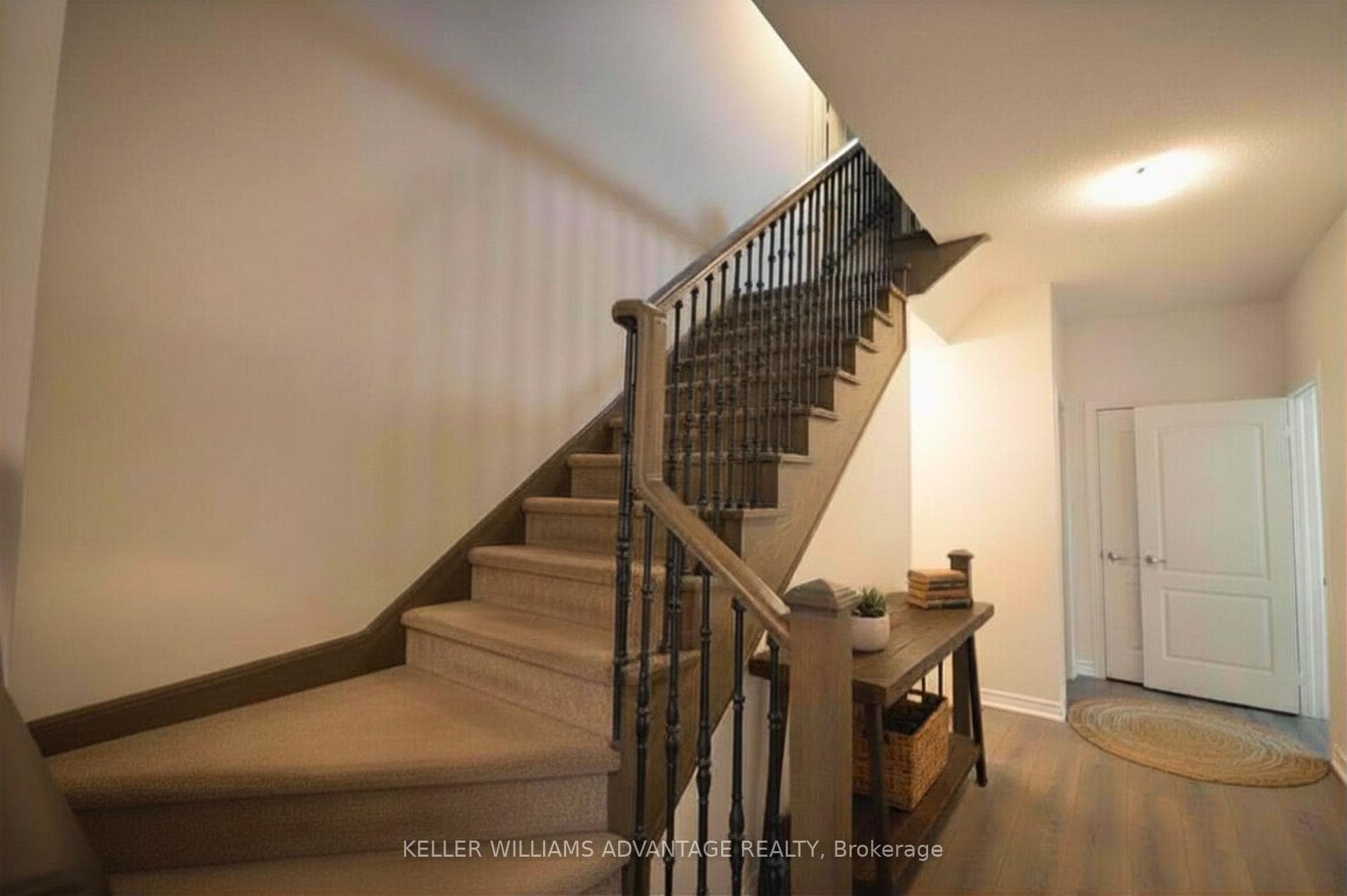 466 Silver Maple Road photo 6