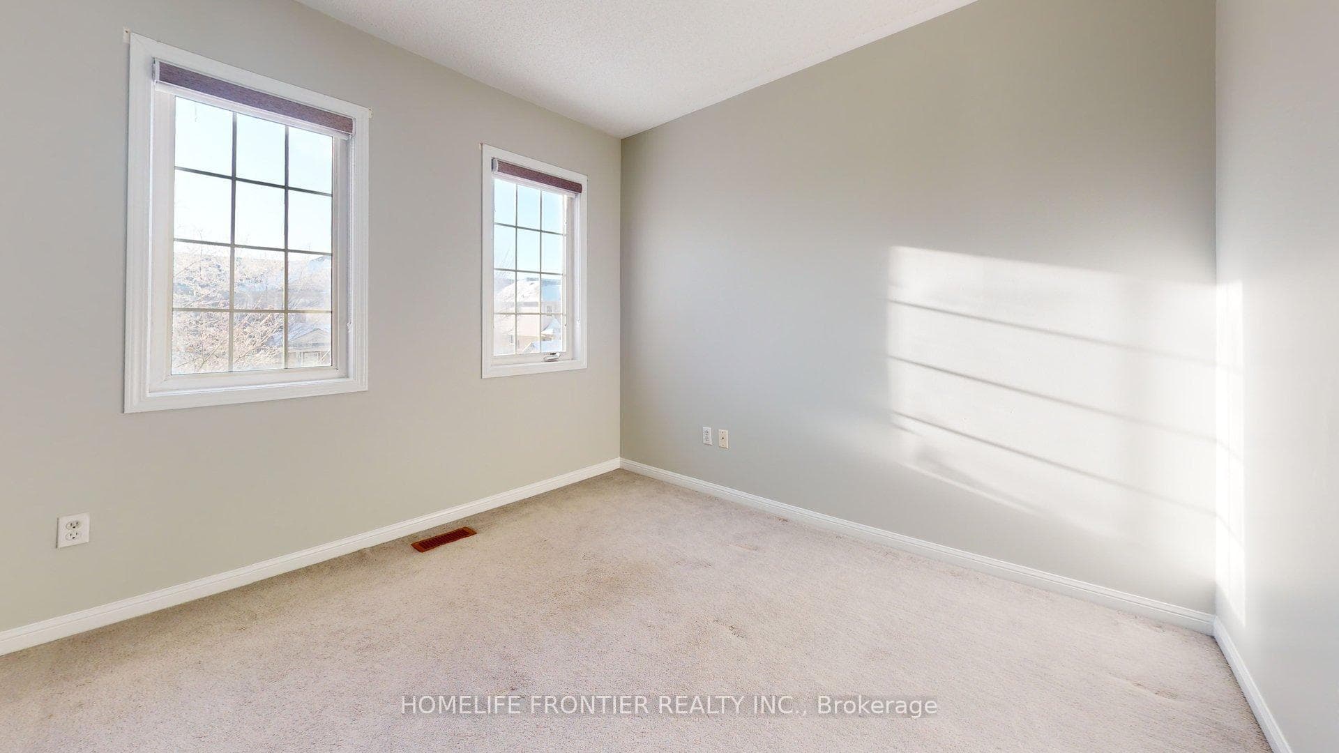 53 Frontenac Crescent photo 23