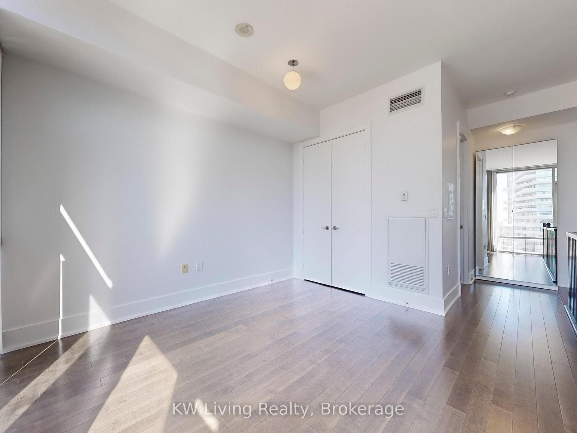 39 Queens Quay Unit 940 photo 12