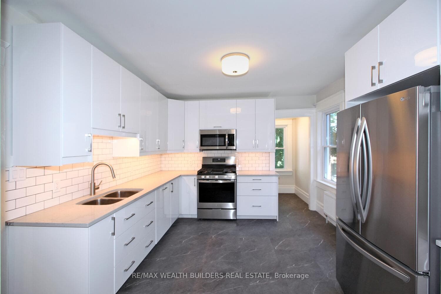 163 Parkside Drive Unit B photo 4