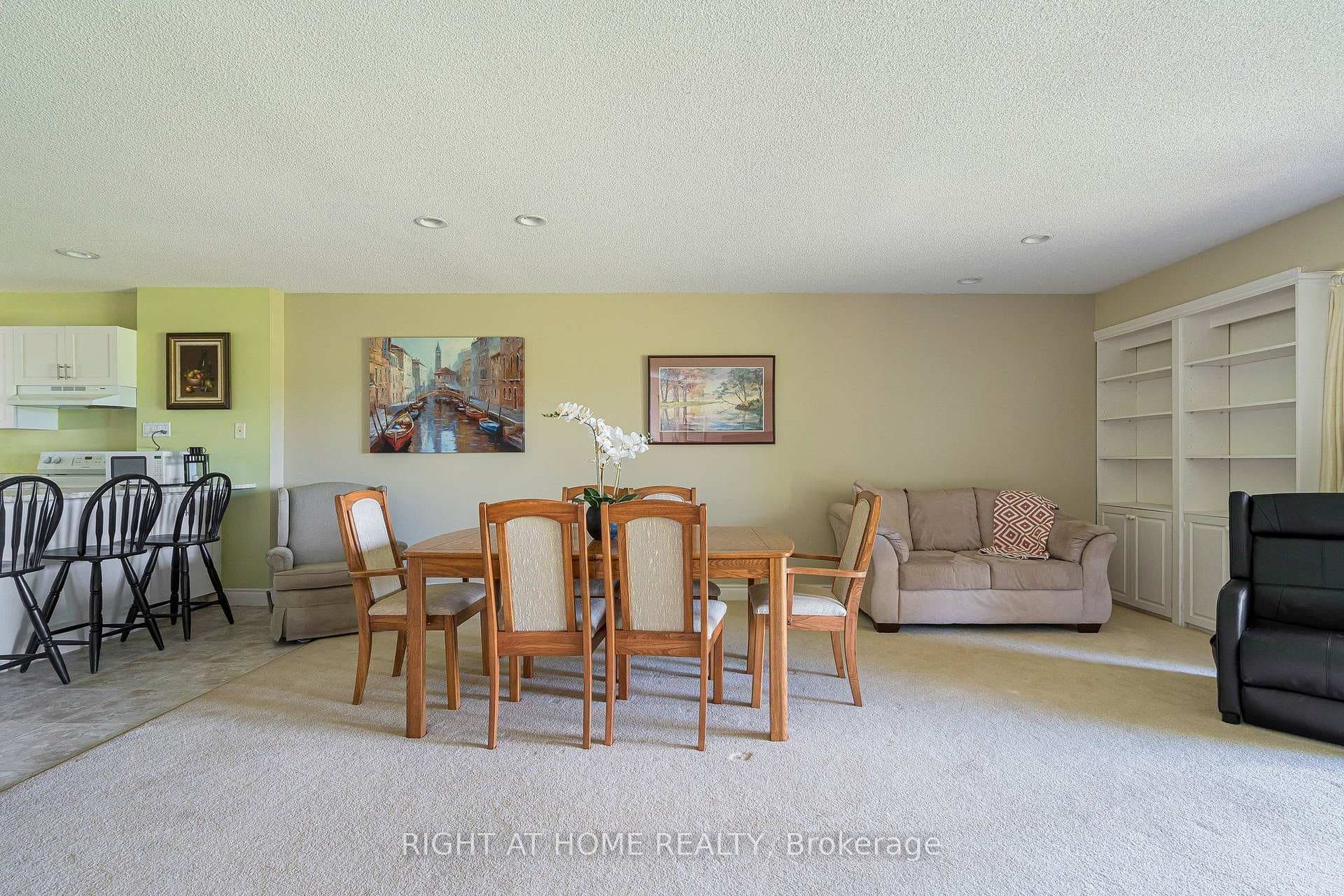 569 Oxbow Crescent photo 9
