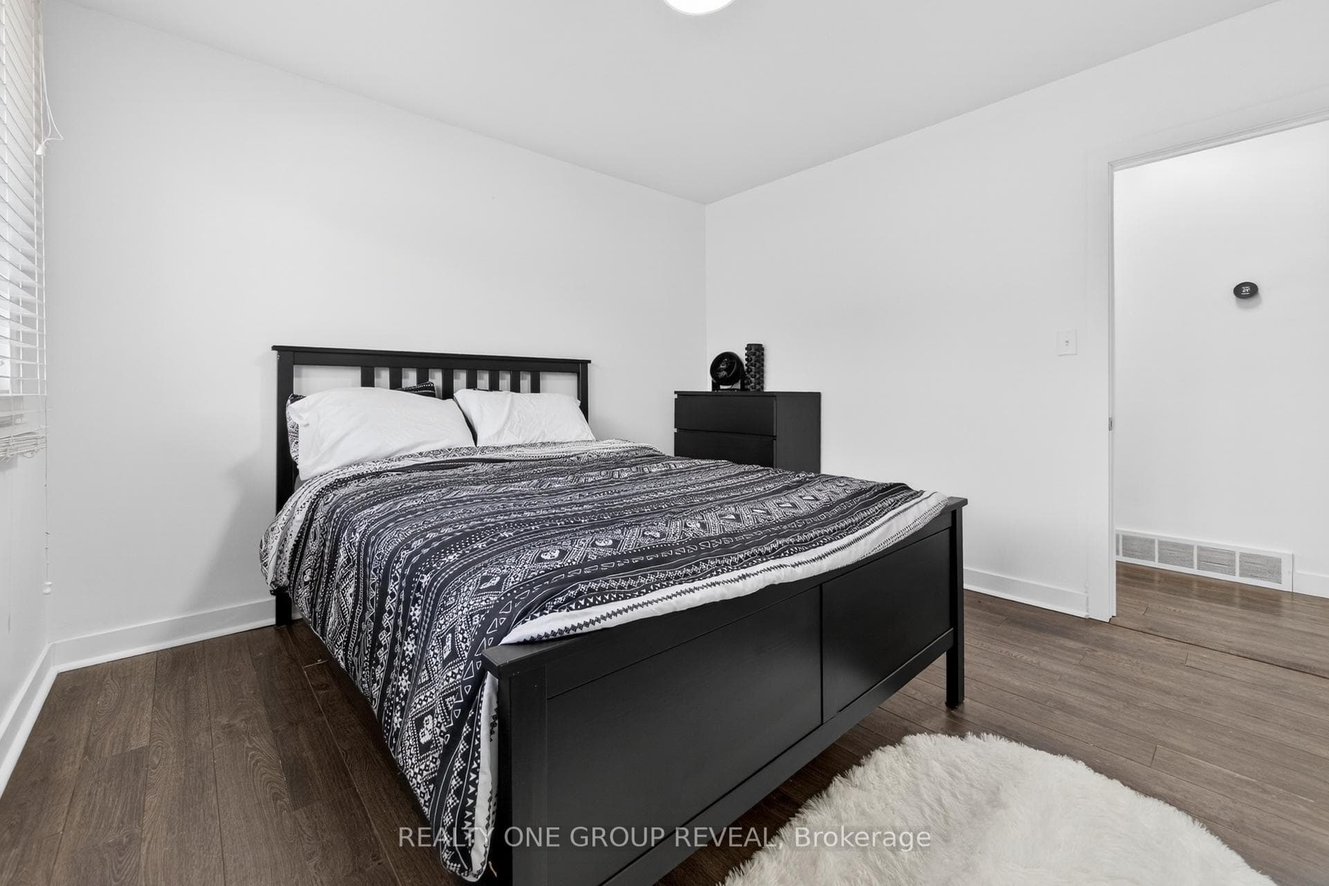 352 East 42nd Street photo 19