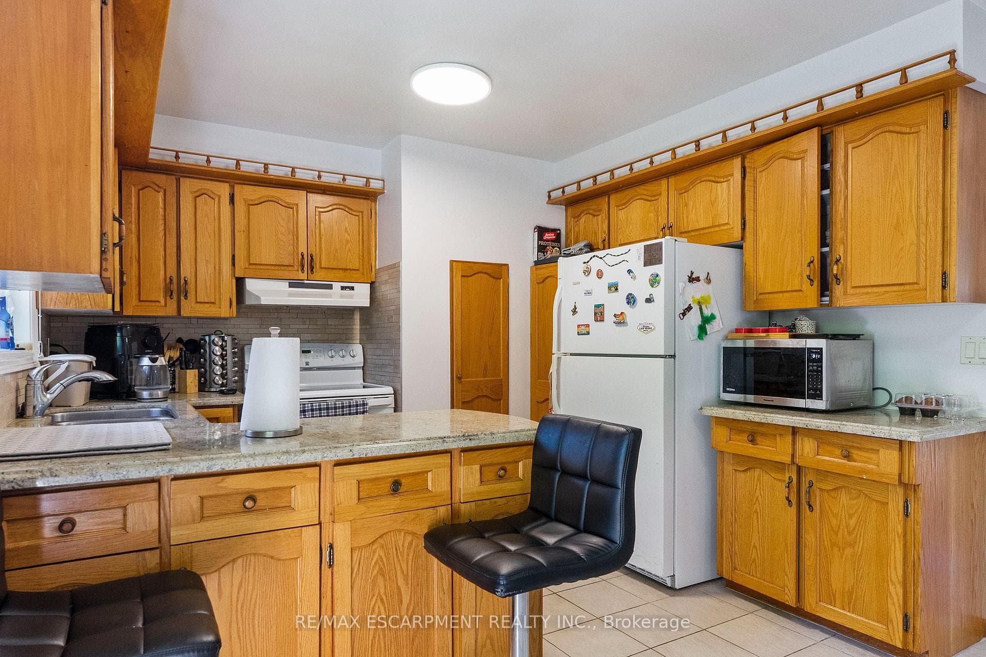 2506 YARMOUTH Crescent photo 11