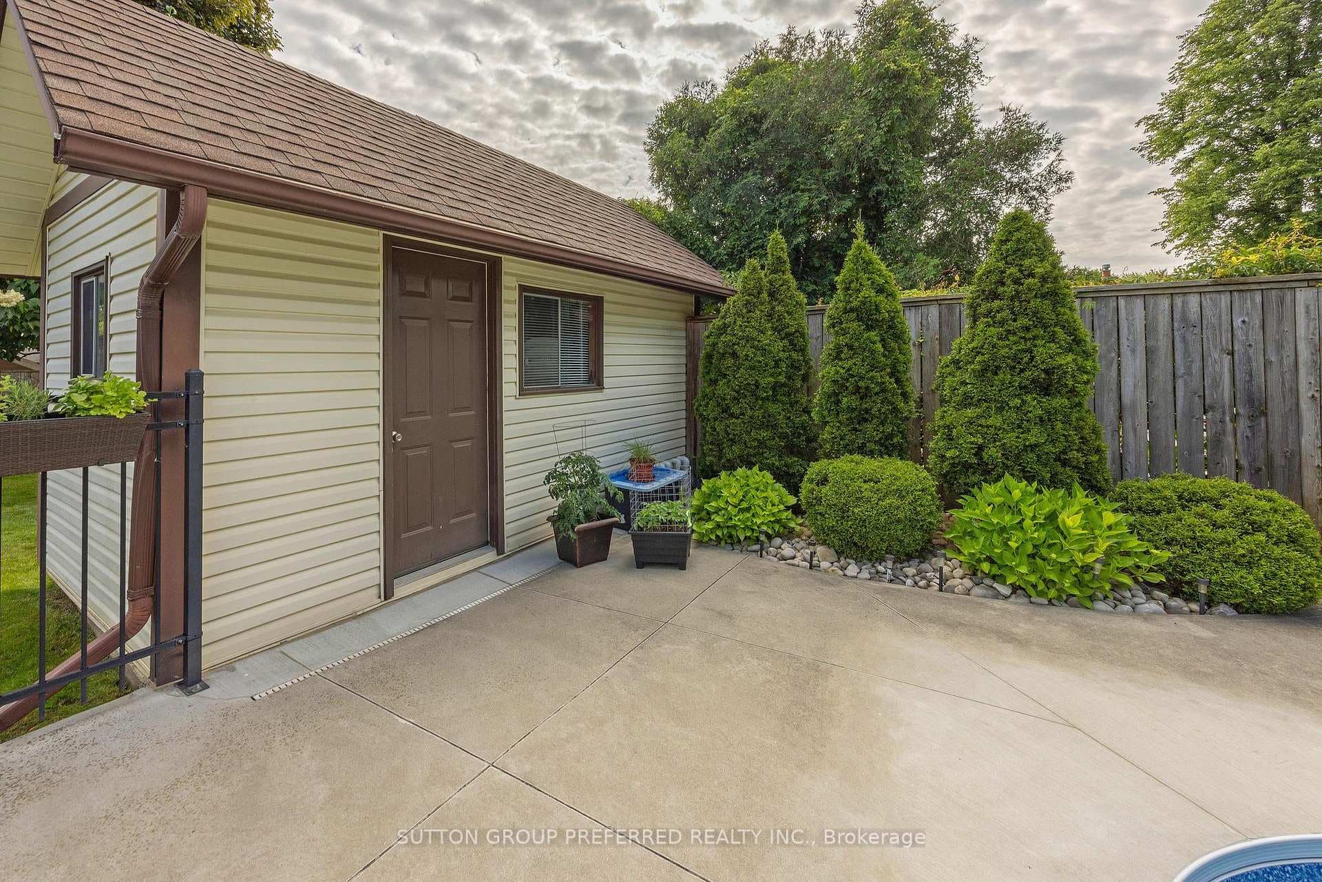 6 CONIFER Crescent photo 12