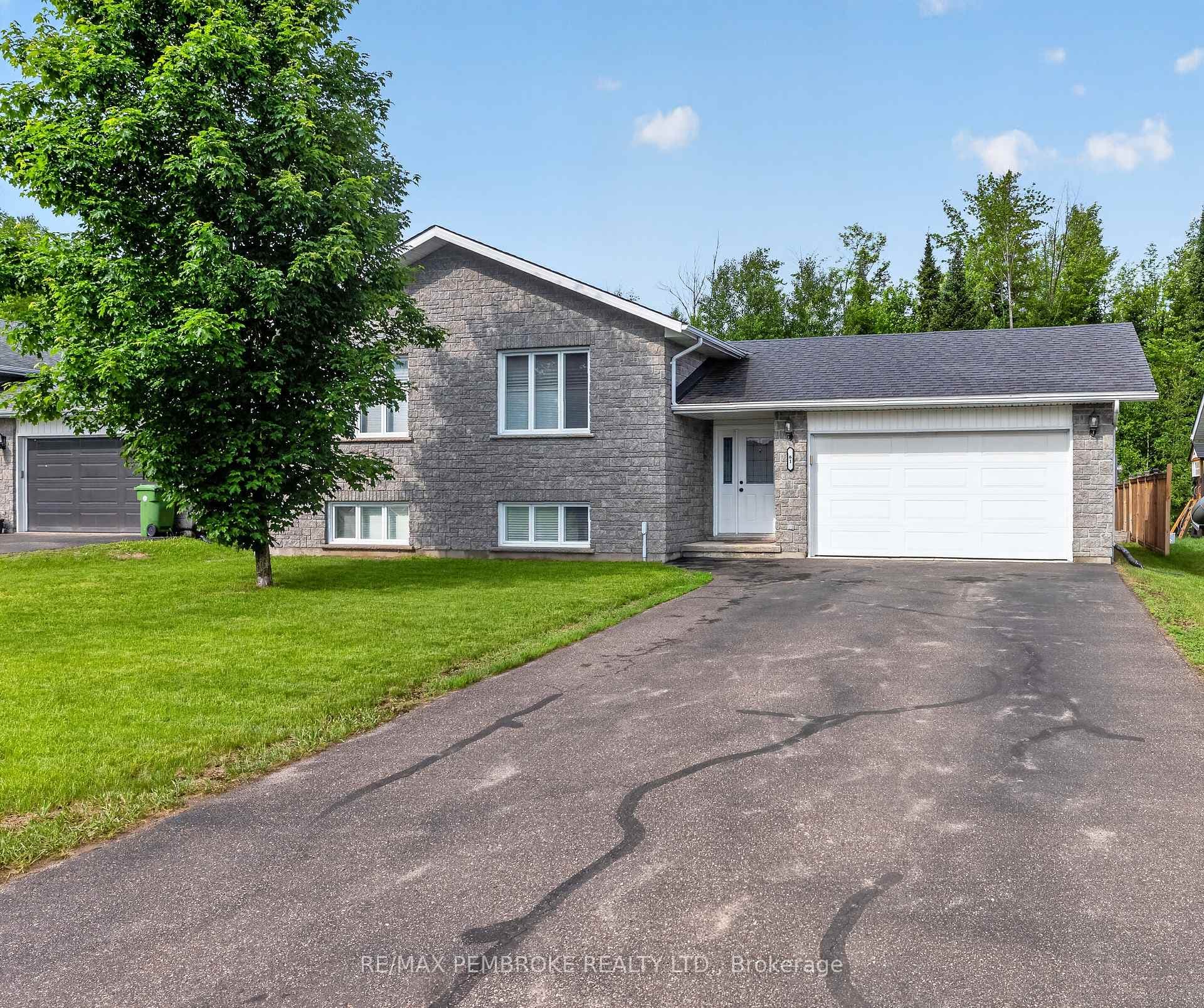61 Oak Avenue photo 1