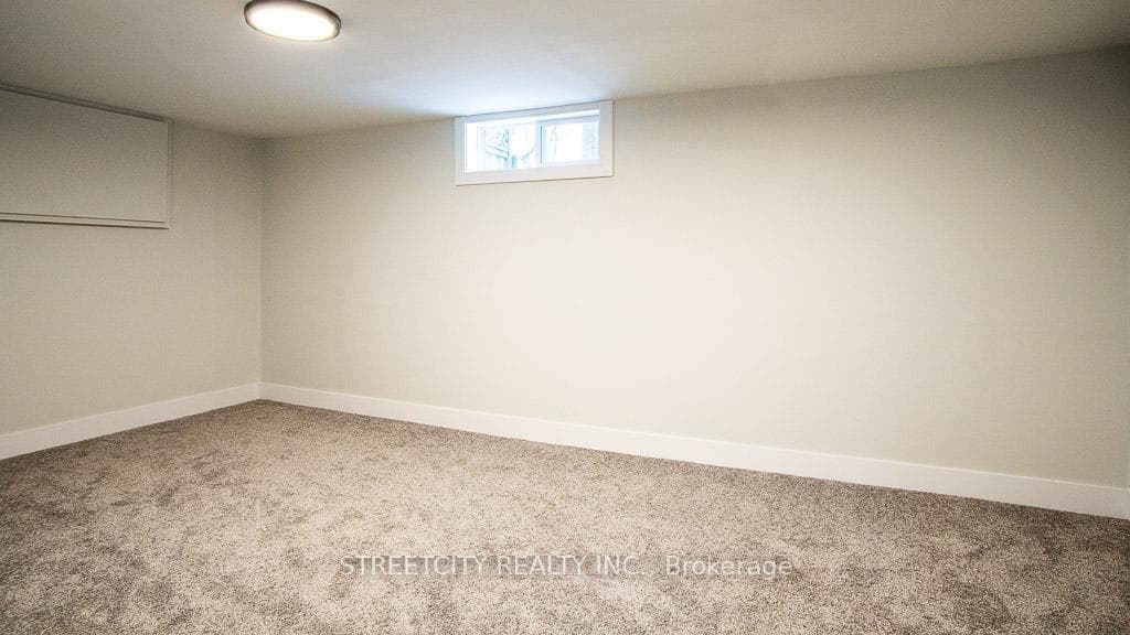 32 Mohegan Crescent photo 28