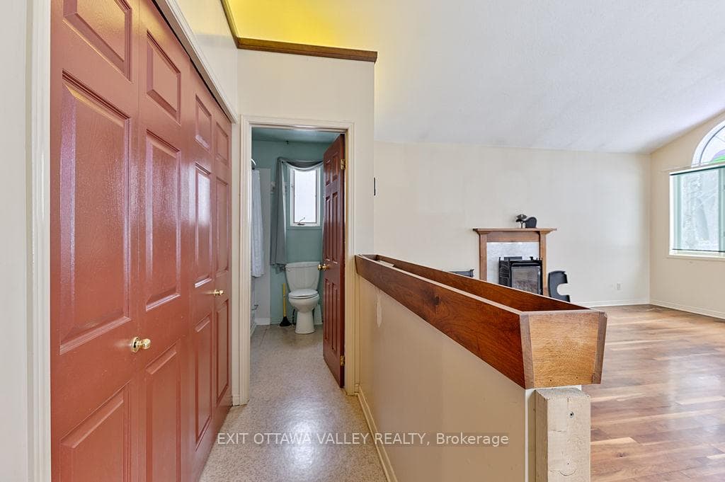 415 Trafalgar Road photo 15