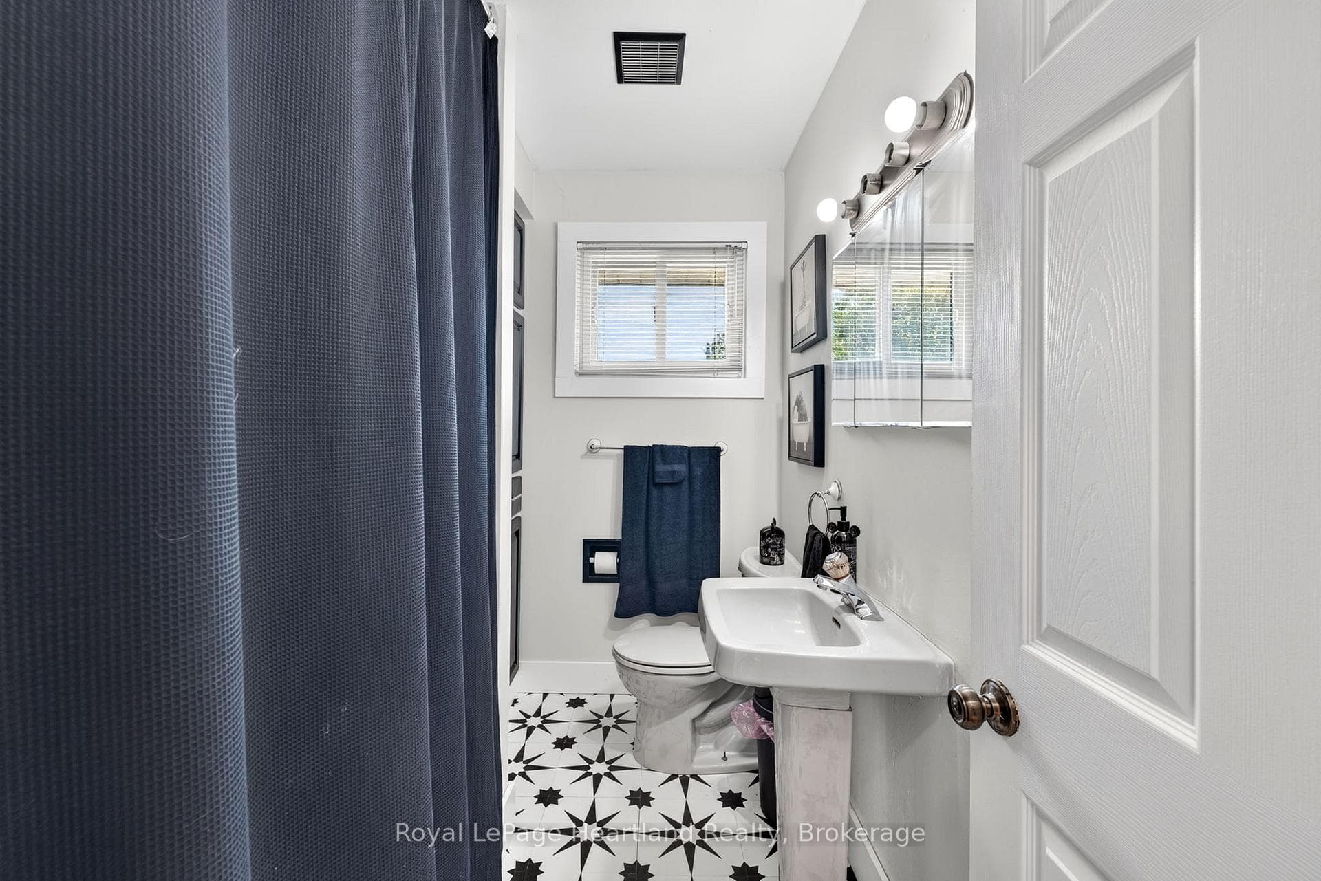 240 Elm Avenue photo 14