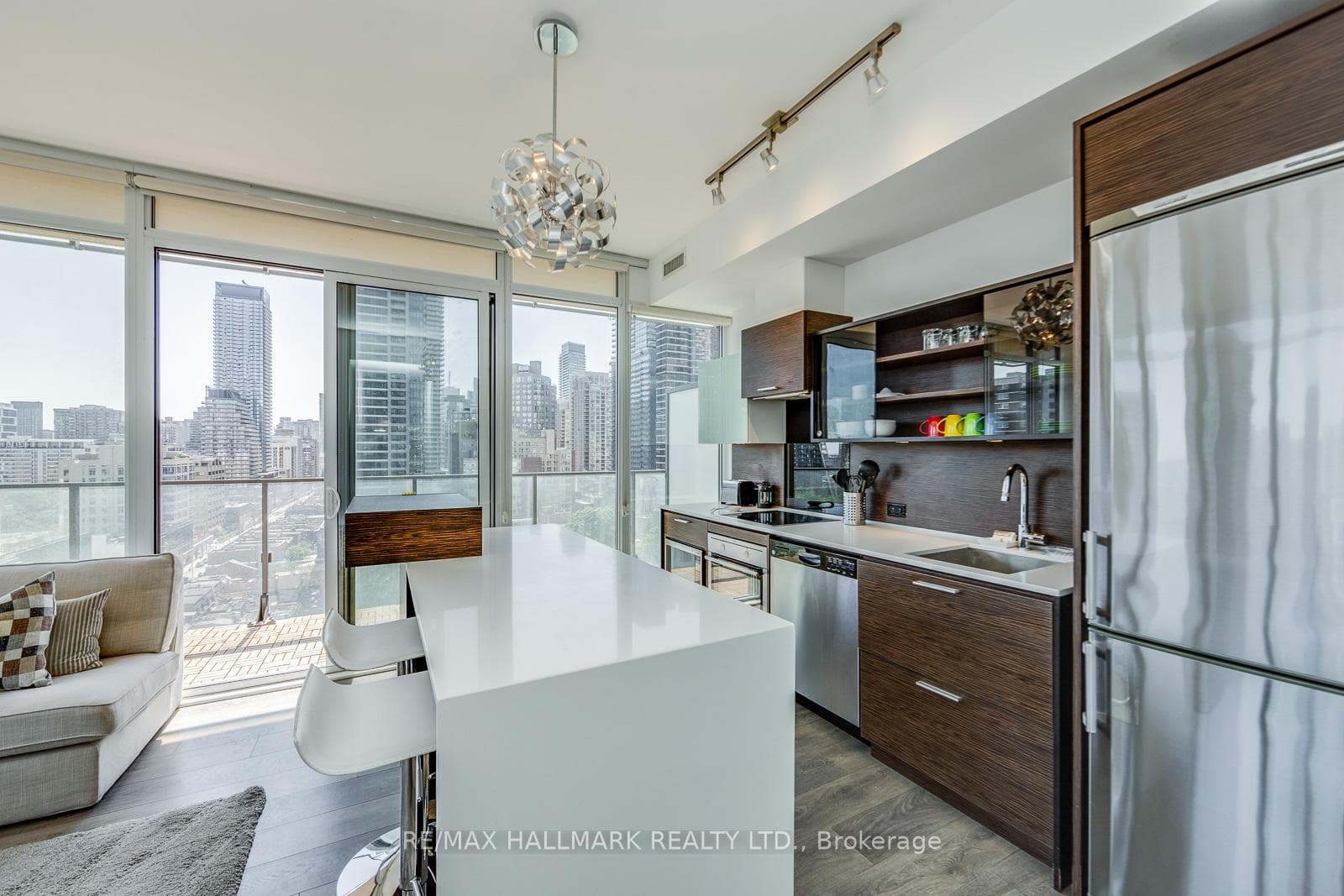 75 St Nicholas Street Unit 1302 photo 8