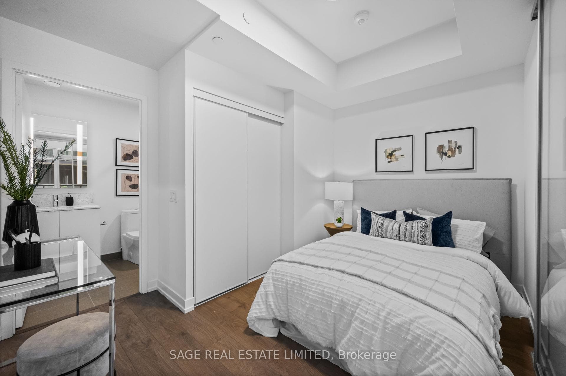 270 Dufferin Street Unit 711 photo 9