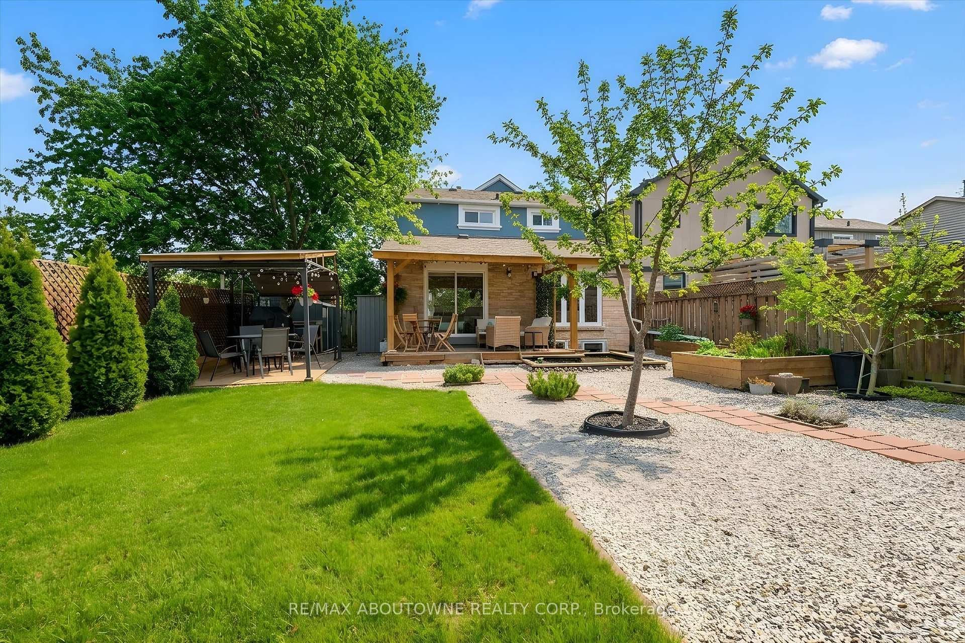 395 Maidstone Crescent photo 35