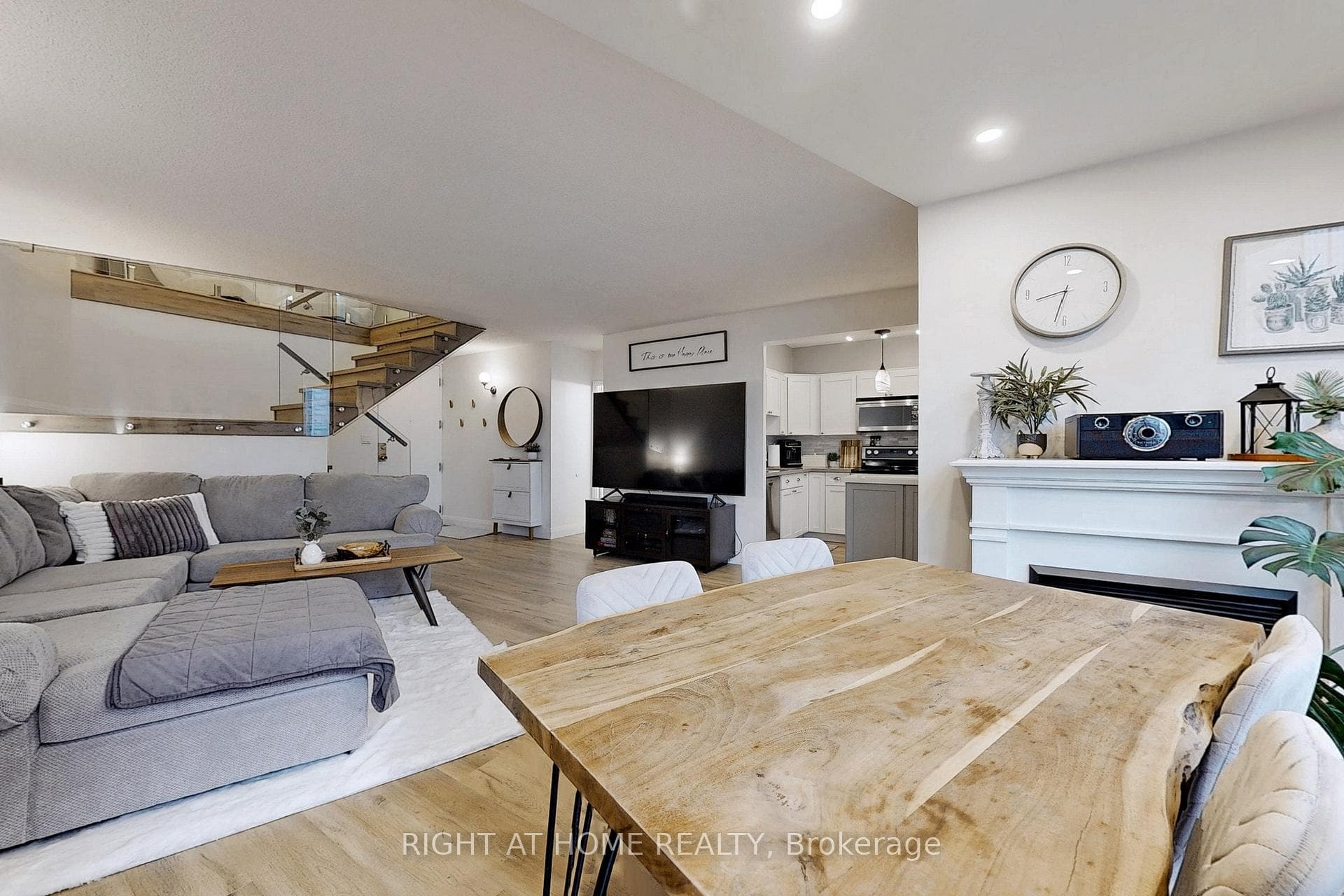 33 Harbour Square Unit 1610 photo 9