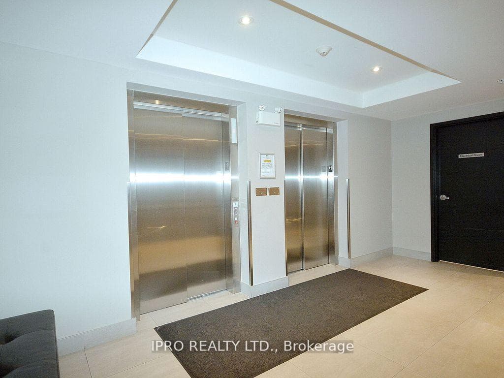 610 Farmstead Drive Unit 128 photo 7