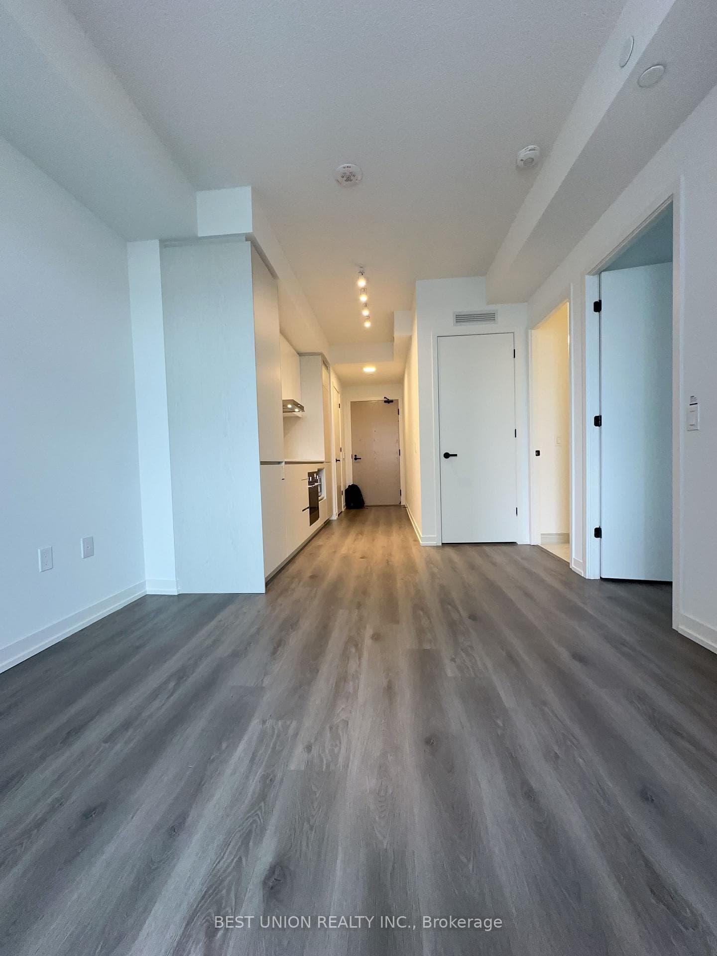 28 Interchange Way N/A Unit 2815 photo 8