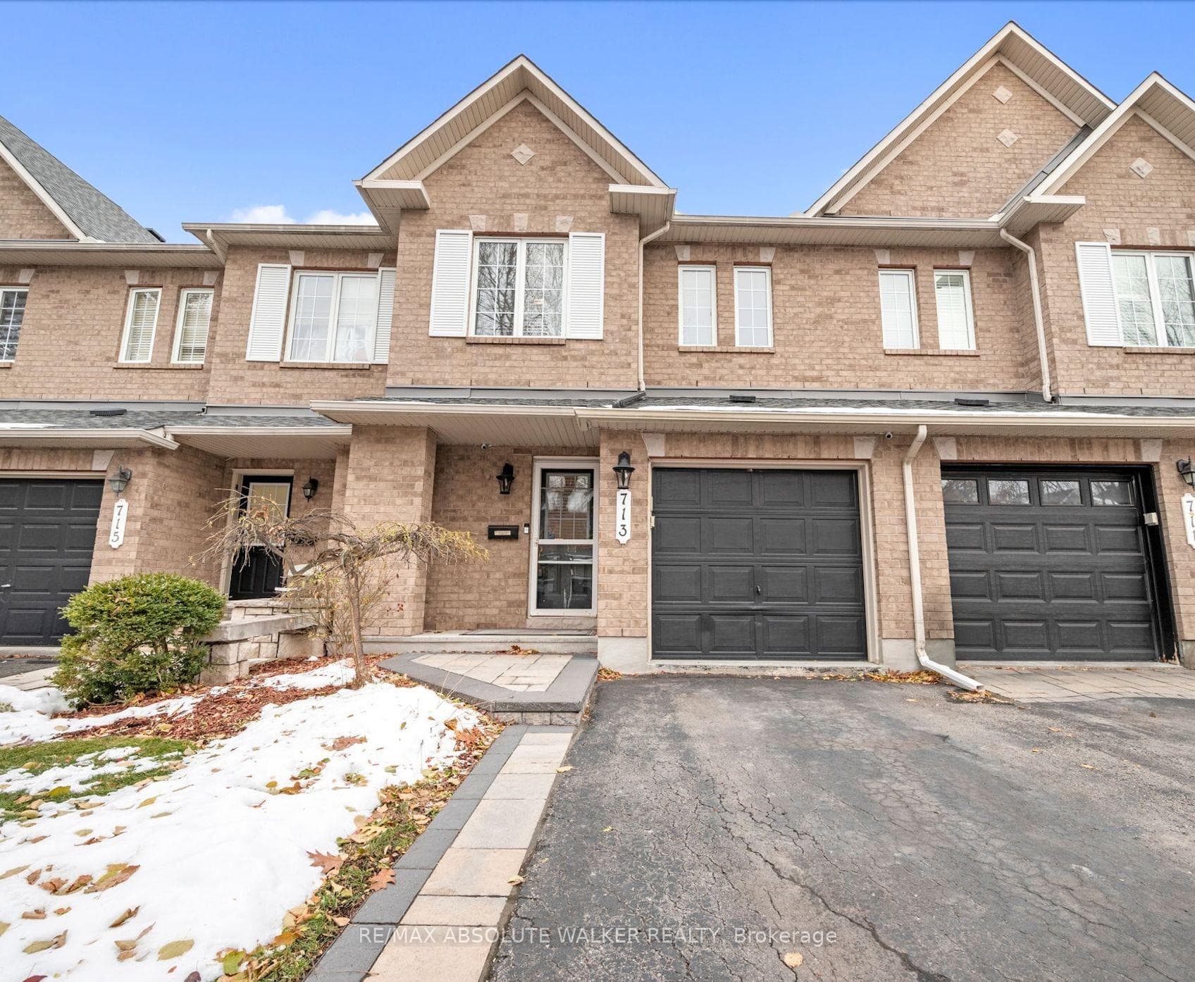 713 Carmella Crescent photo 1