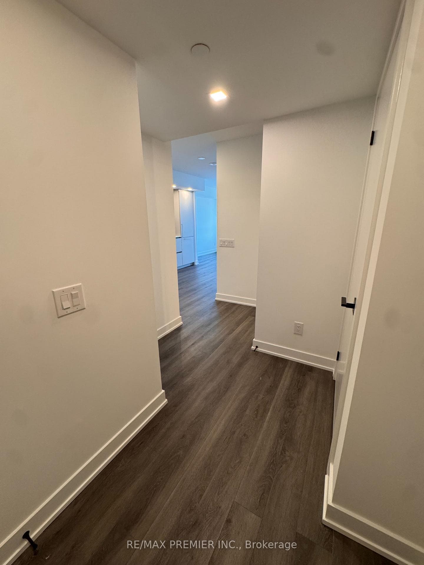 609 Sherbourne Street Unit 1806 photo 4