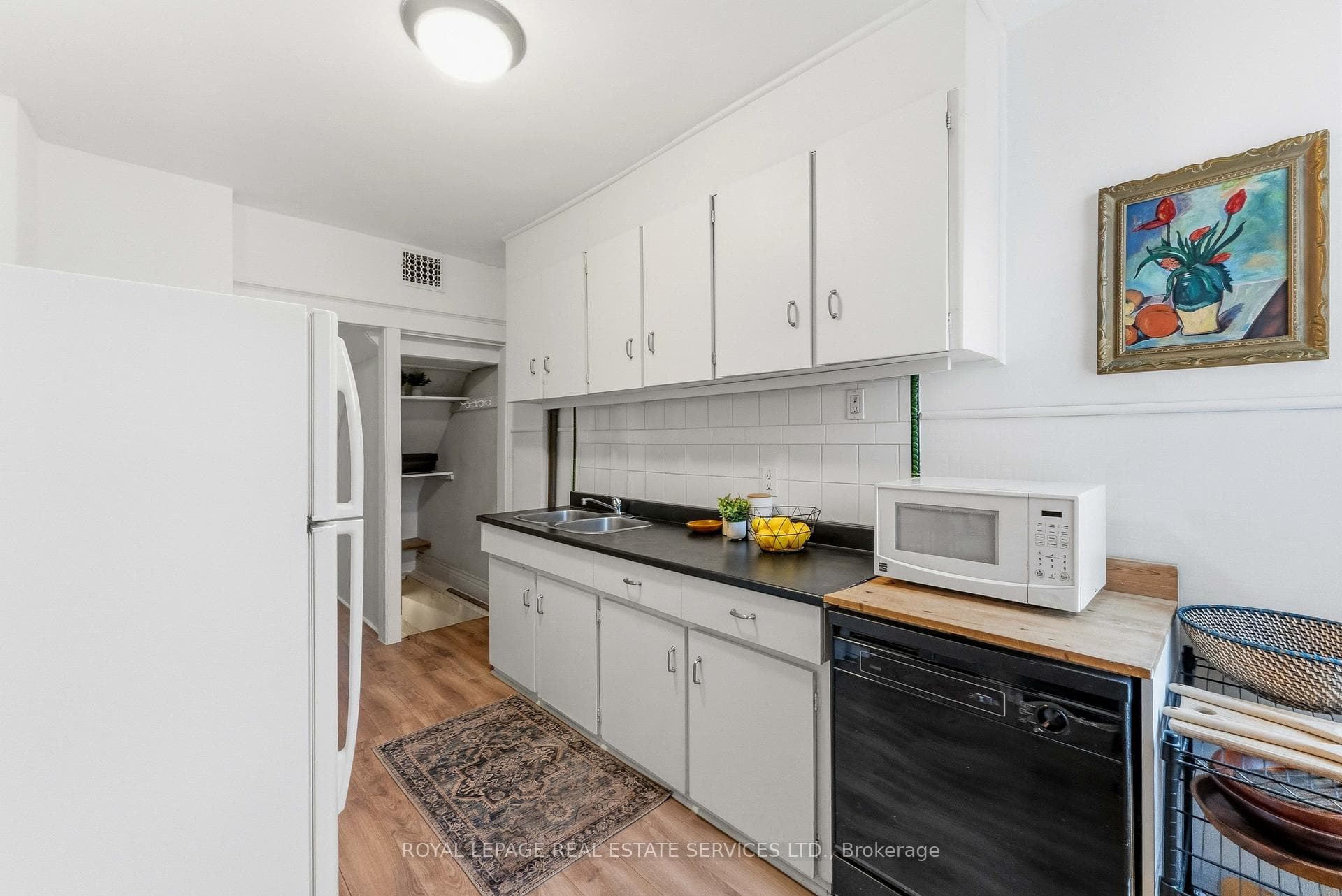 186 Roslin Avenue photo 16