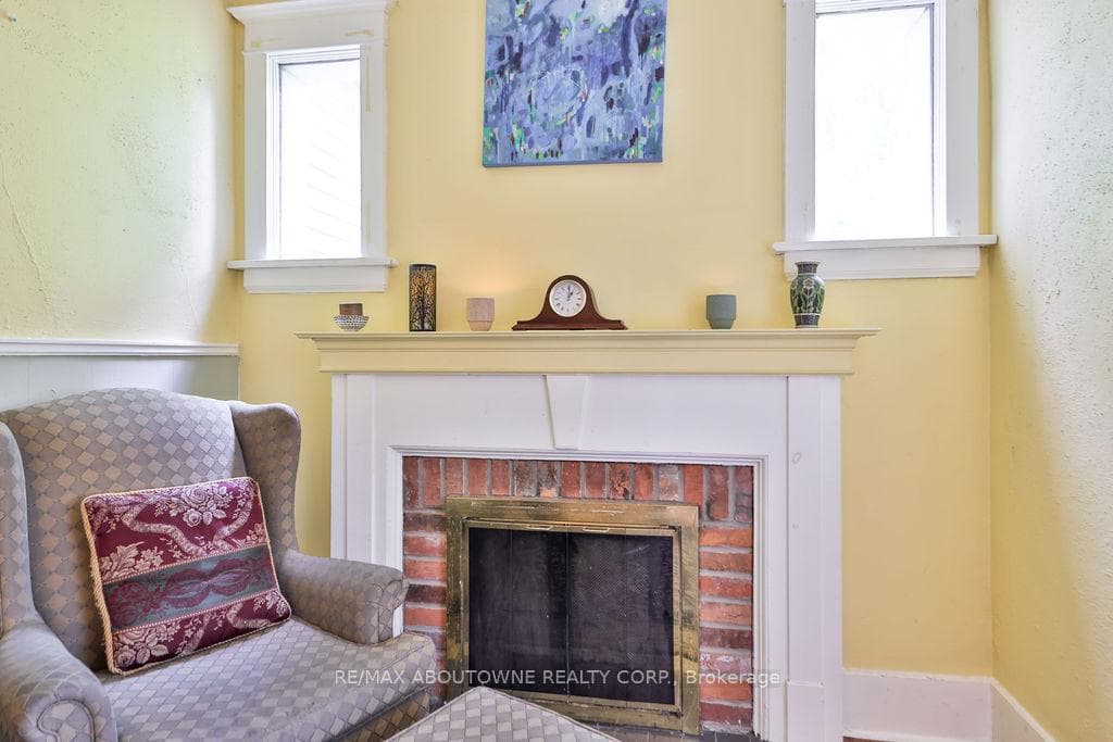 335 Maple Avenue photo 16