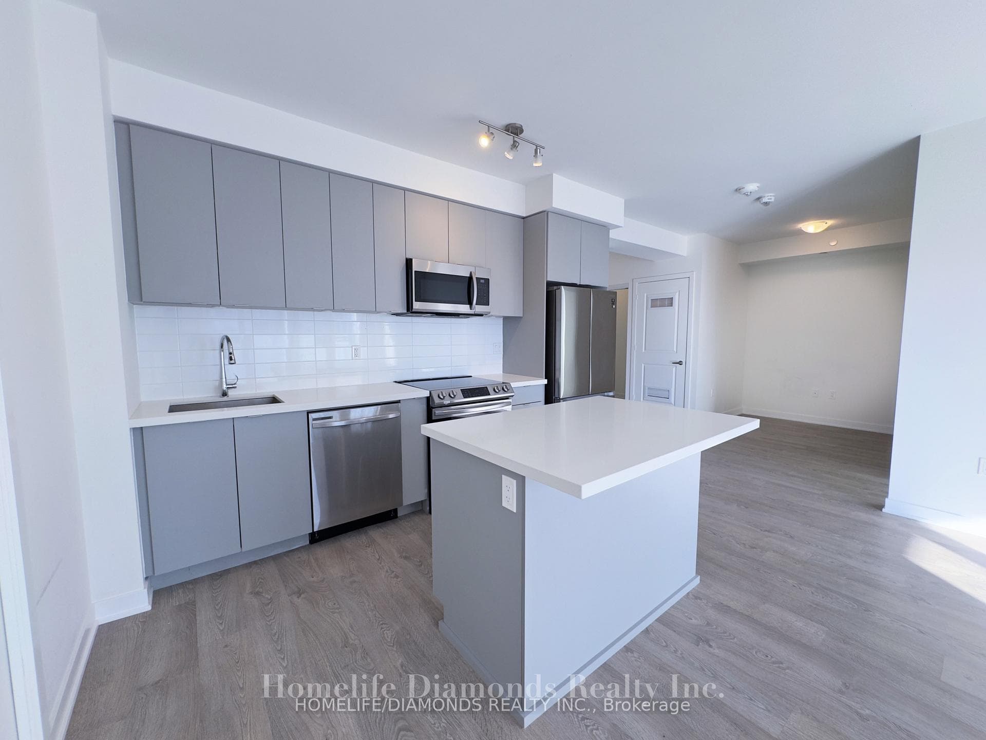 4675 METCALFE Avenue Unit 307 photo 22