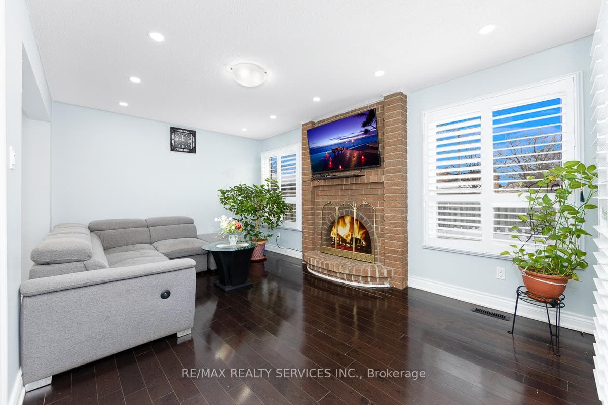 161 Hupfield Trail photo 8