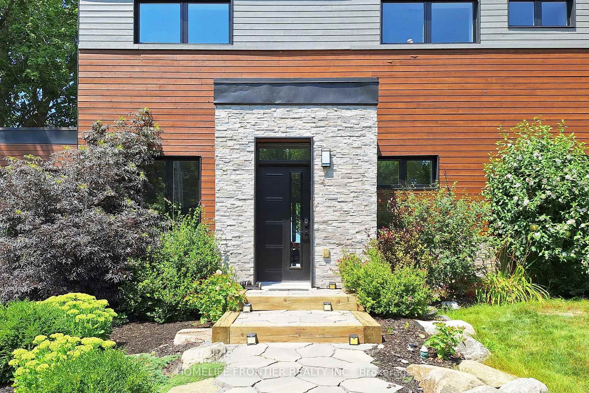 44 Irving Drive photo 3