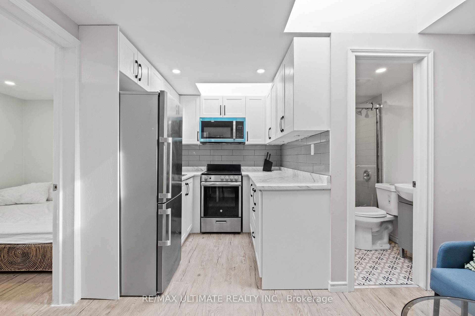 658 Dundas Street photo 22