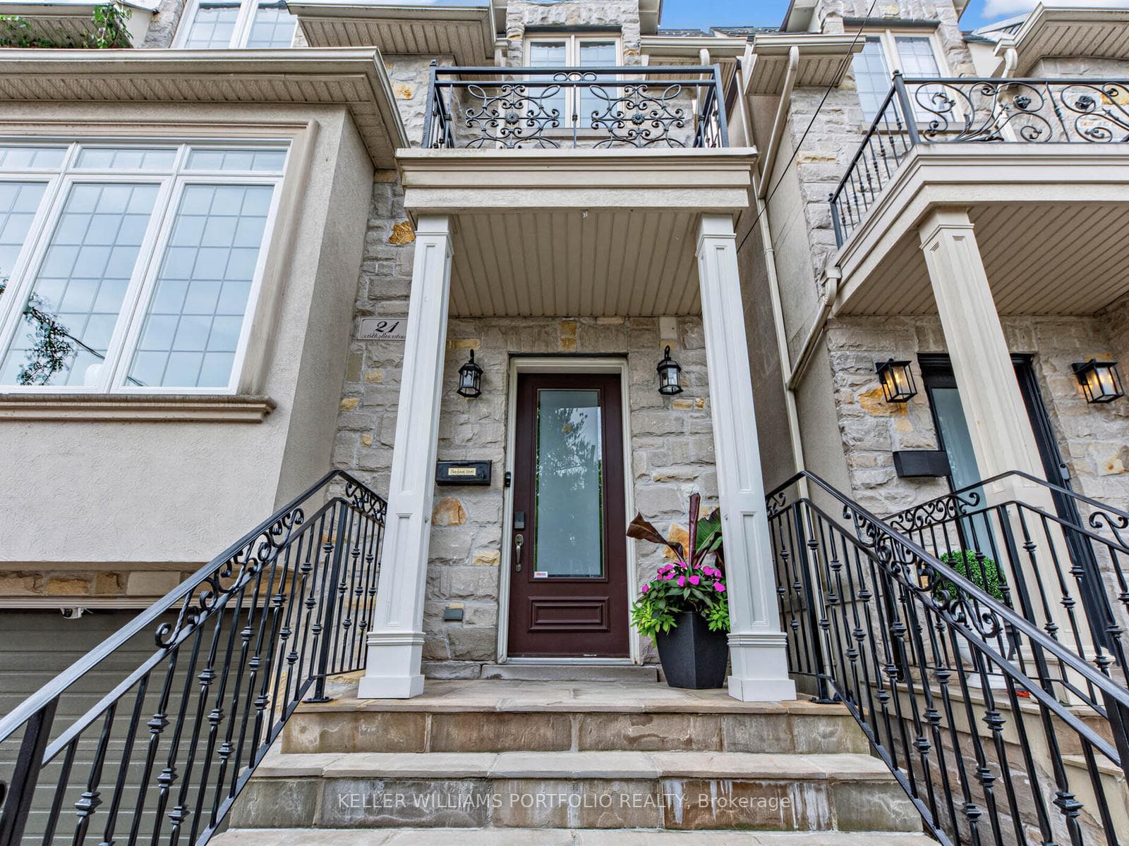 21 Albertus Avenue photo 3