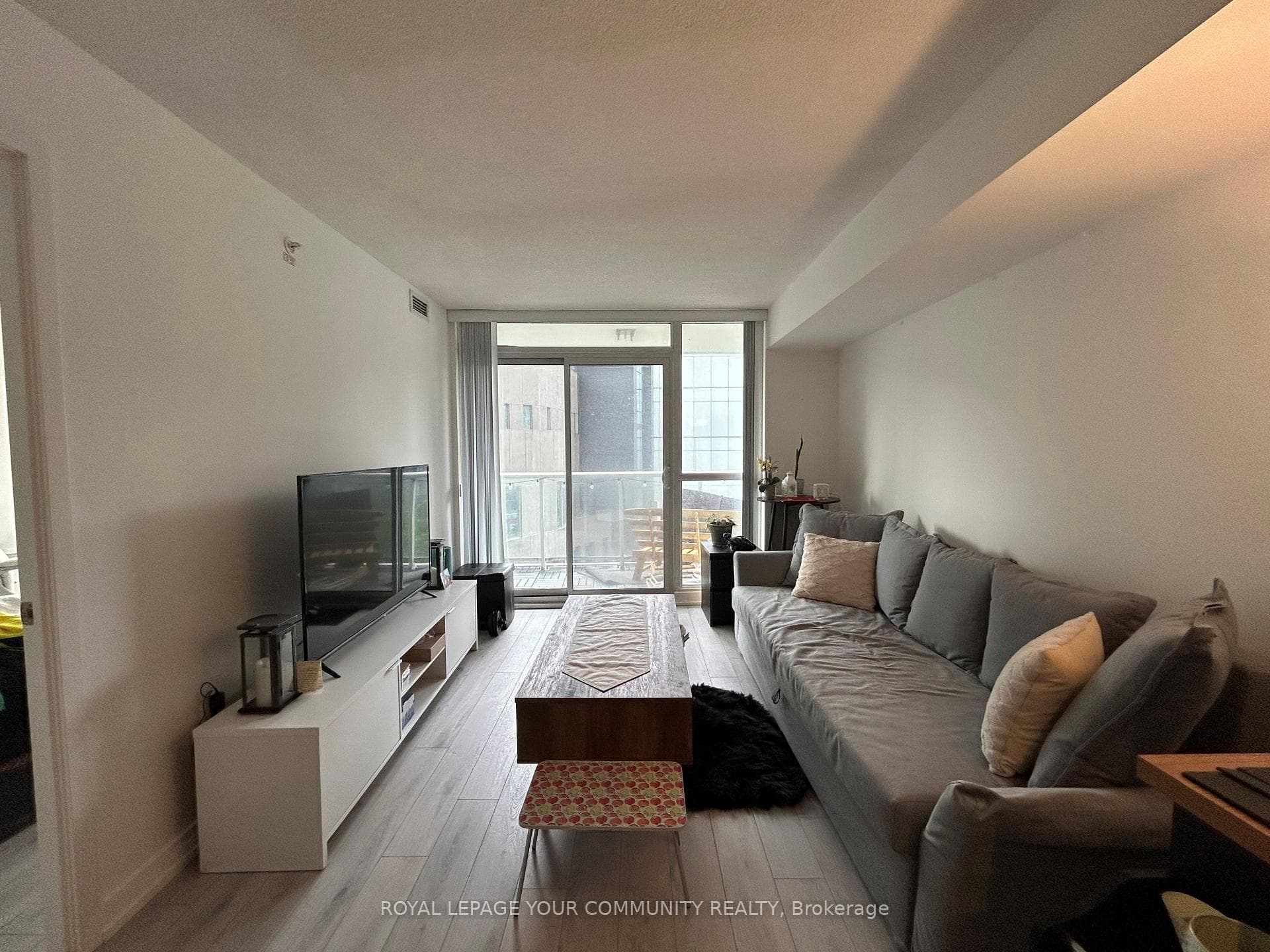 75 Queens Wharf Road Unit 512 photo 2