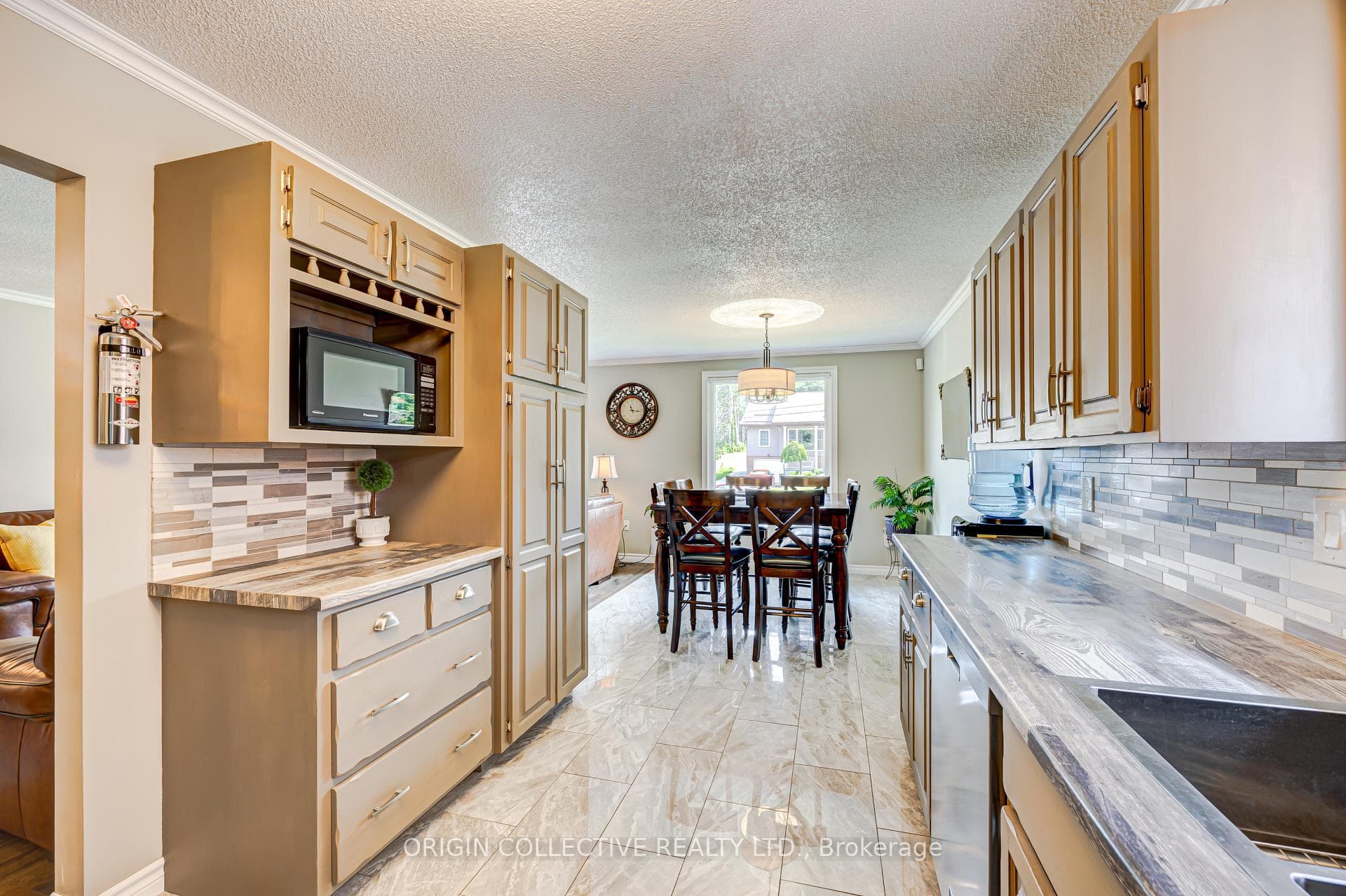 444 William Street photo 12