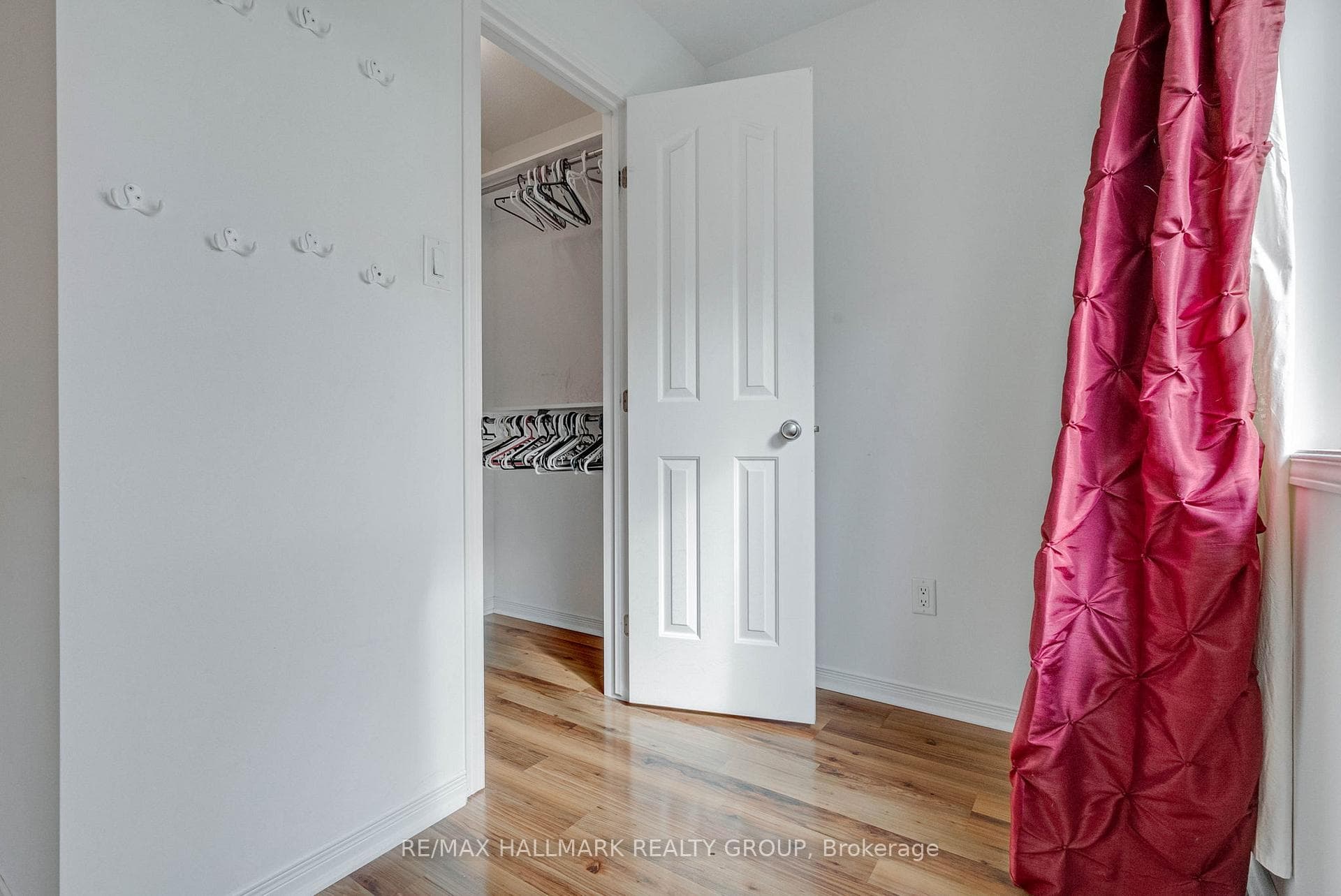 548 ABERFOYLE Circle photo 25