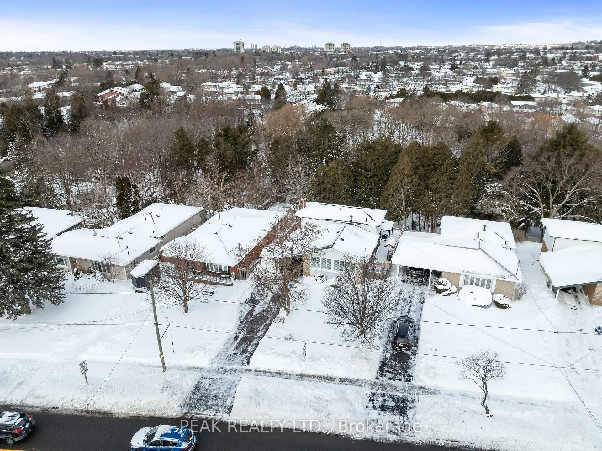 748 Adelaide Avenue photo 4