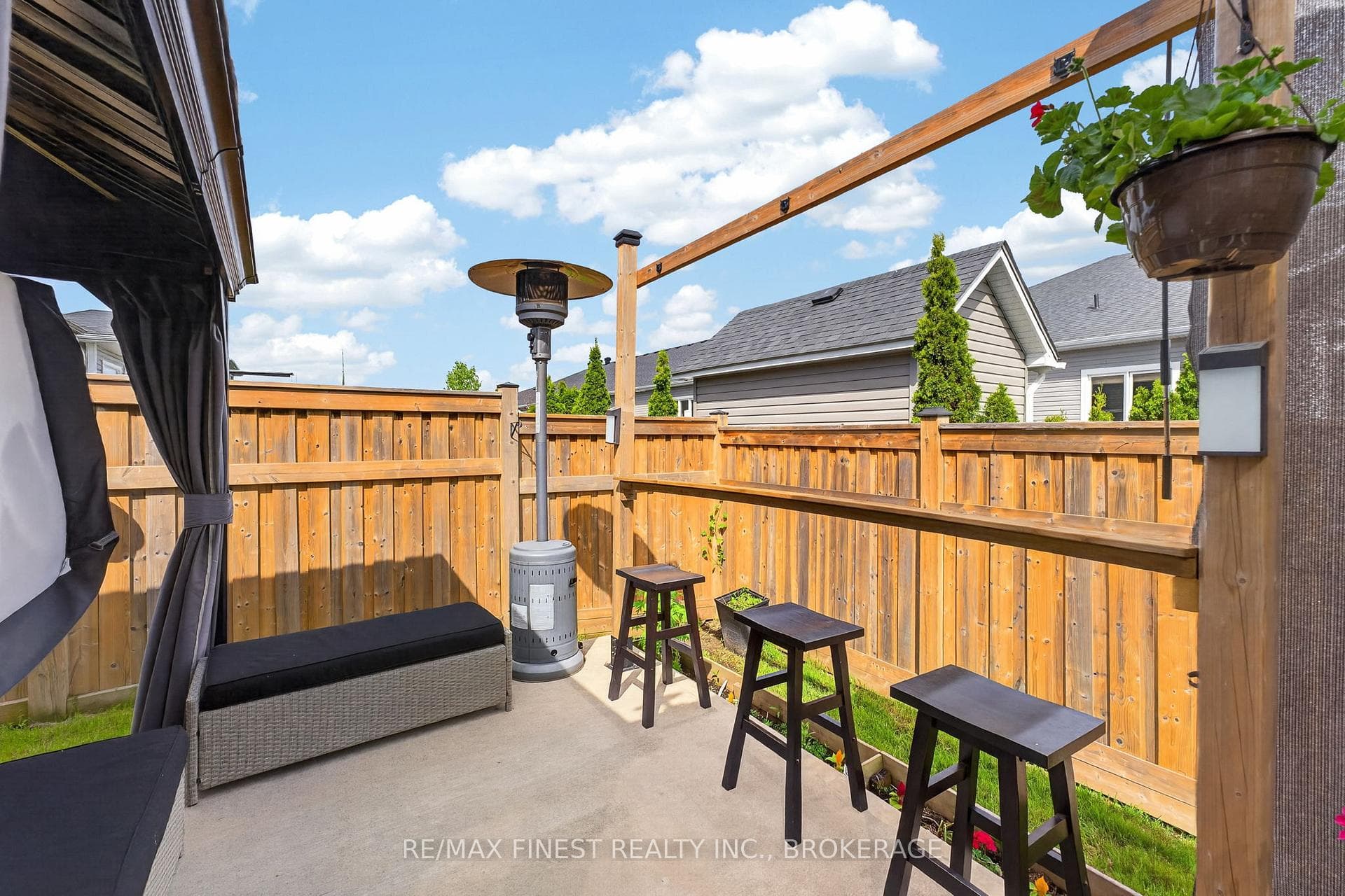 119 Champagne Crescent photo 24