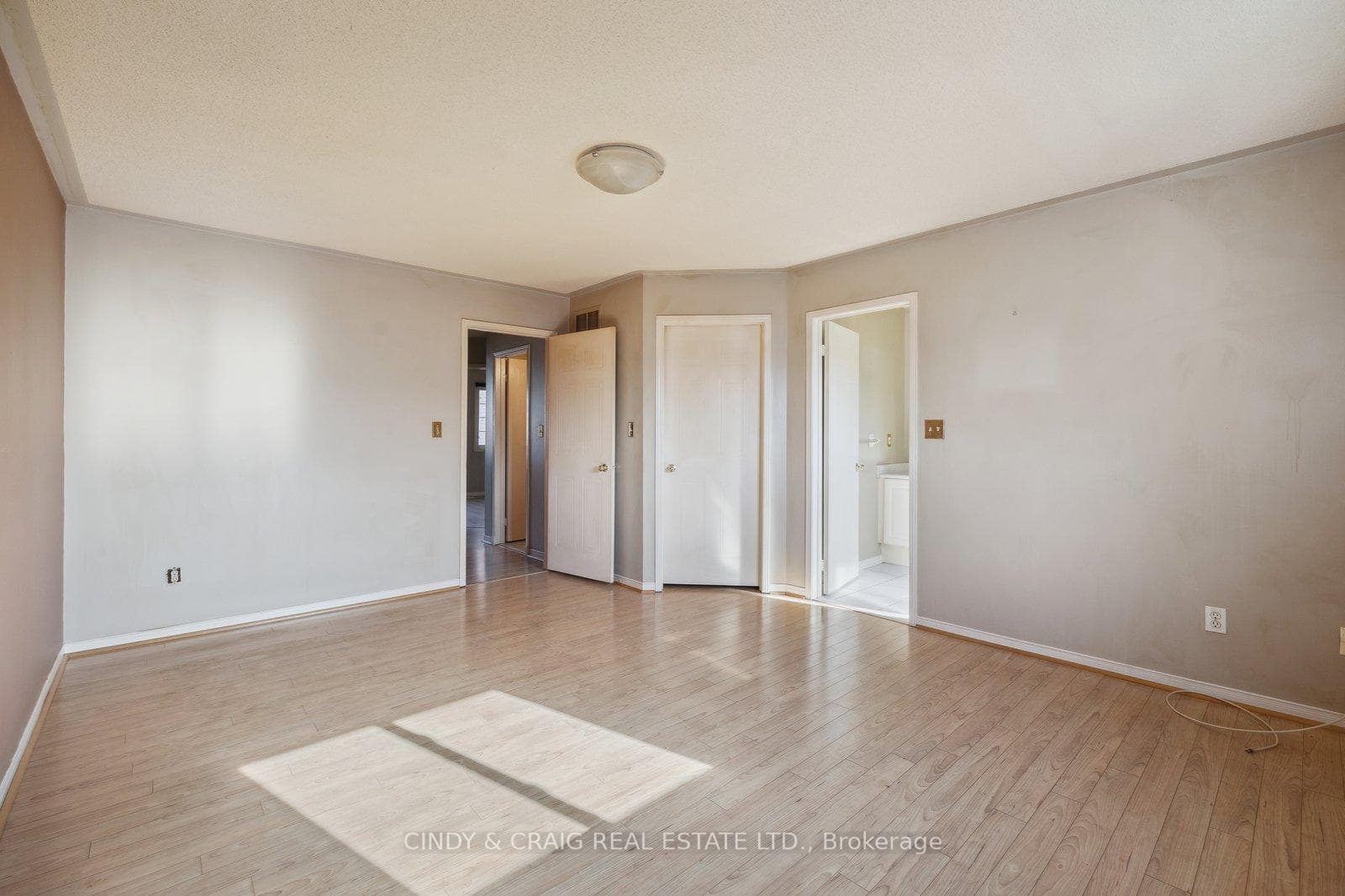 130 Wilkins Crescent photo 7