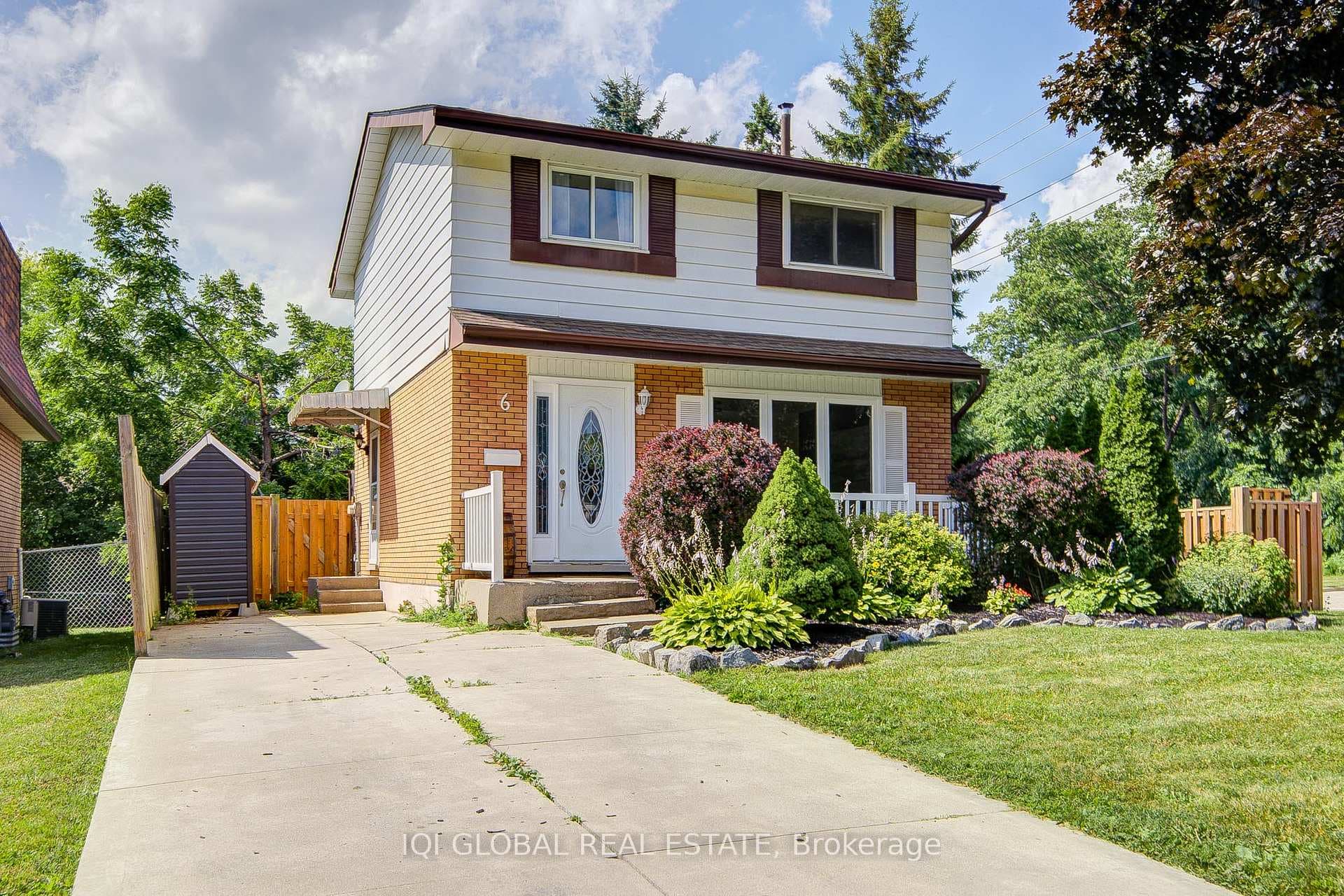 6 Arrowhead Crescent photo 1
