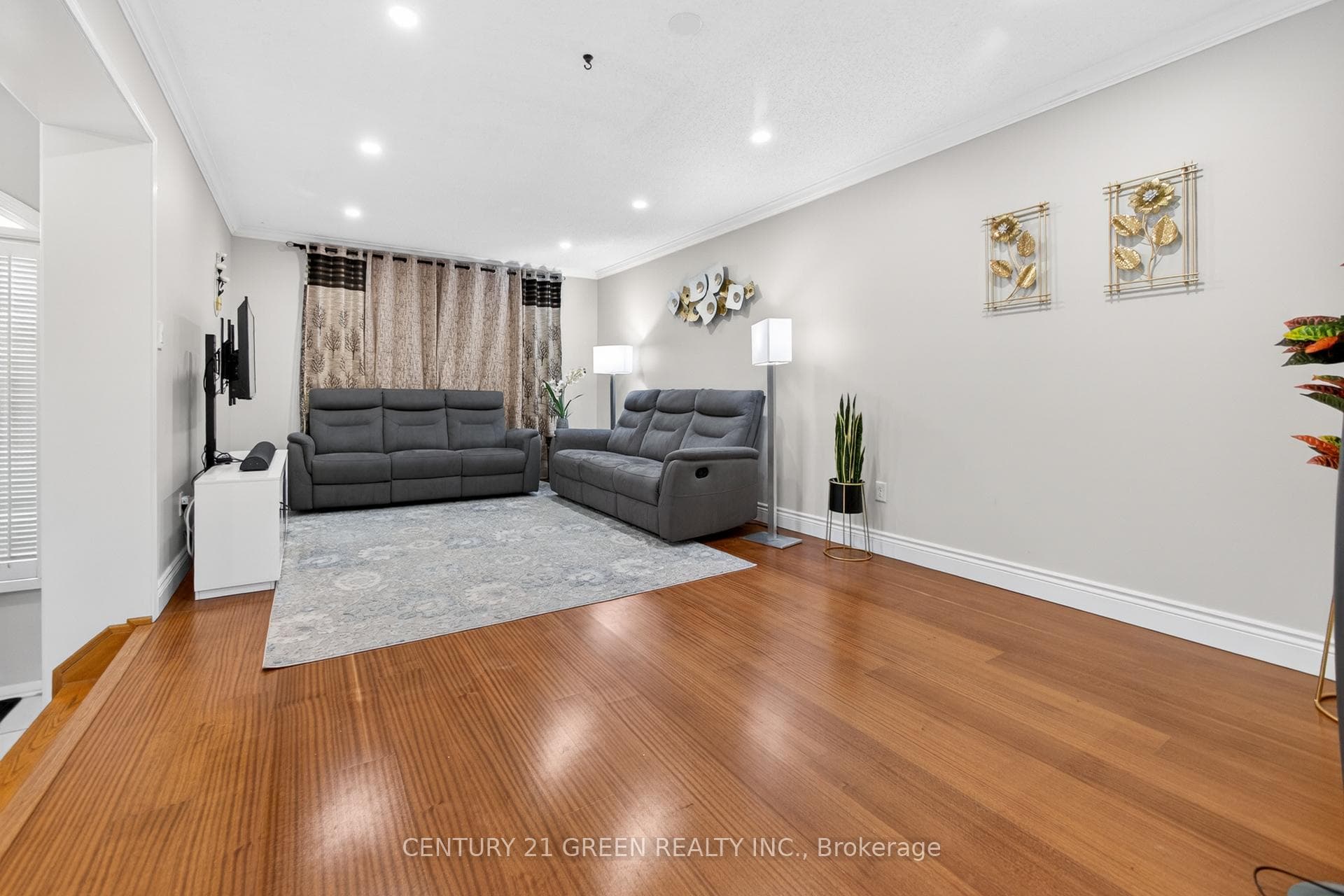 1666 Allan Crescent photo 9