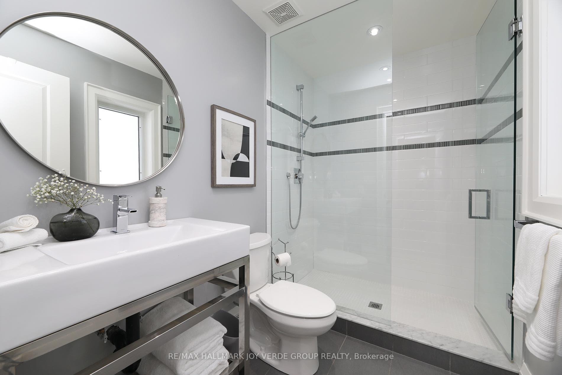 98 Roosevelt Road photo 21