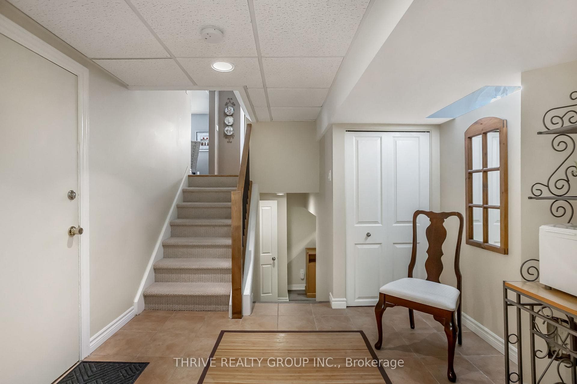 3rd level w/garage entry to mudroom w/2 closests