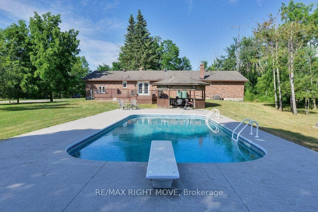 Salt water pool 16ft. x 32ft.; rebuilt in 2019.