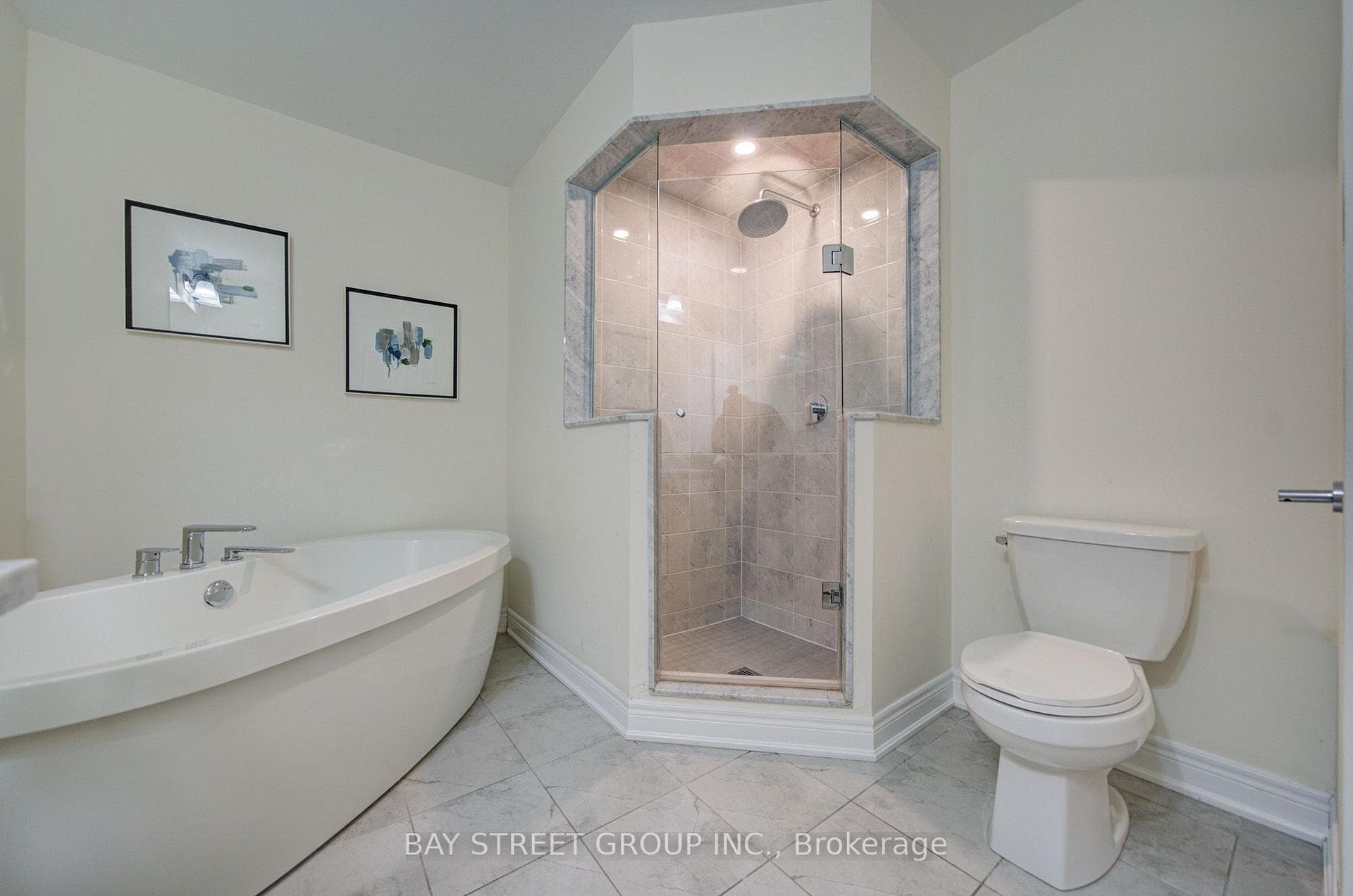 113 Drizzel Crescent photo 37