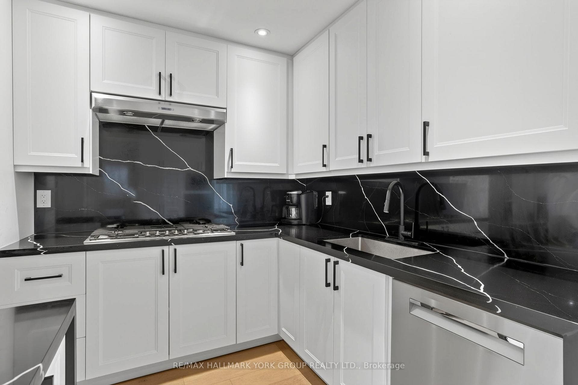 459 Sandford Street photo 20