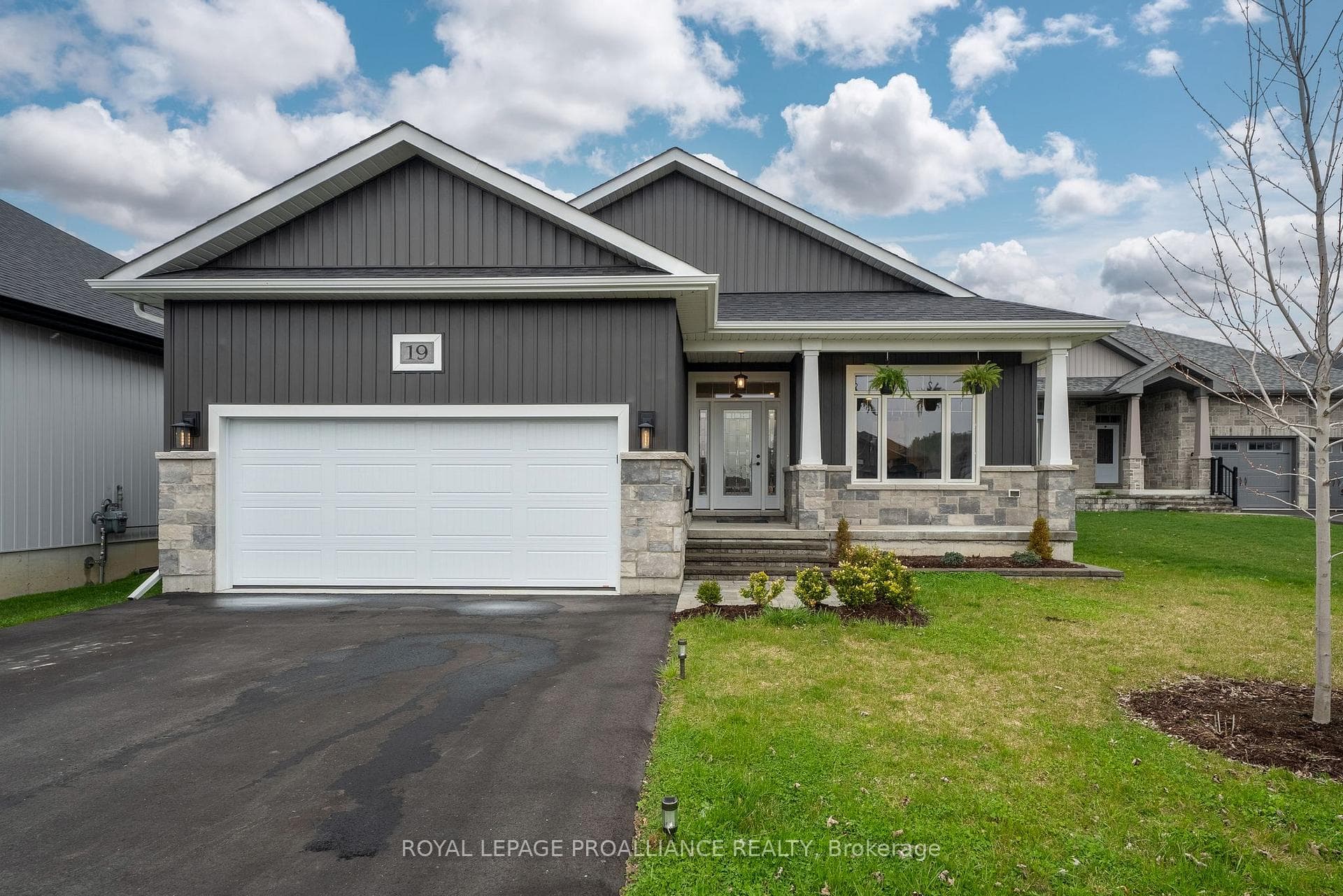 19 Sabrina Avenue photo 2