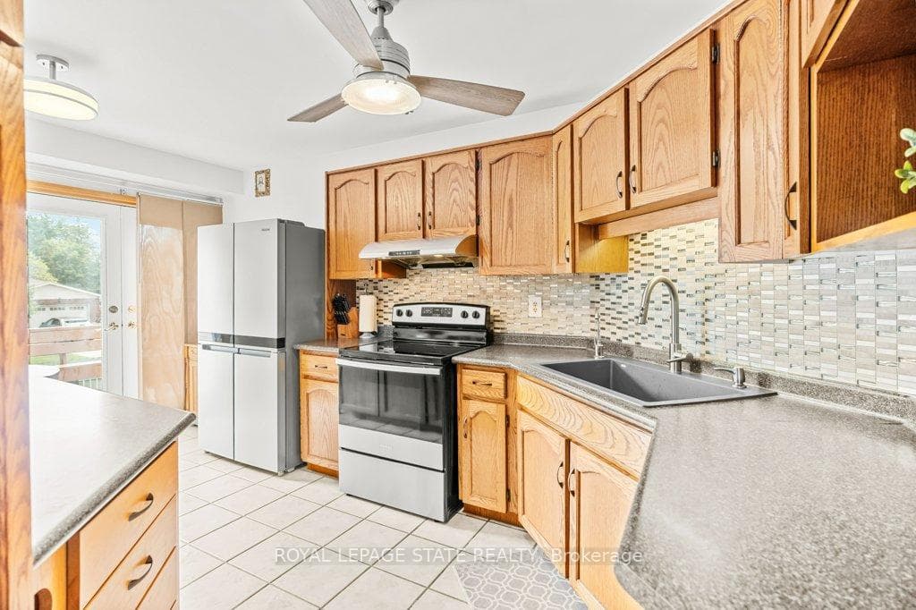 48 McMaster Drive photo 16