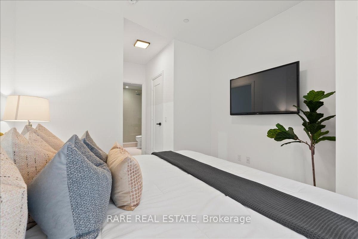 110 Marine Parade Drive Unit 103 photo 18