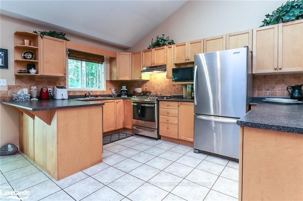 Lots of cupboards and counter space to work with!