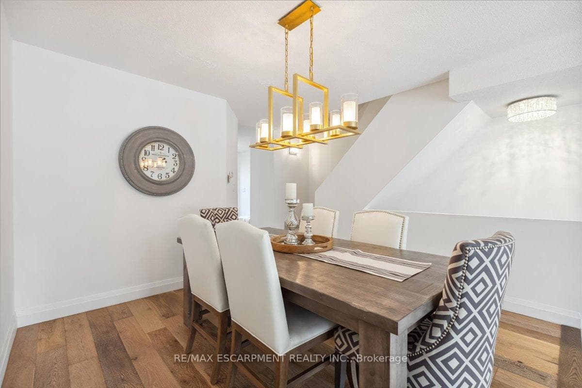 3122 Lakeshore Road Unit 2 photo 9