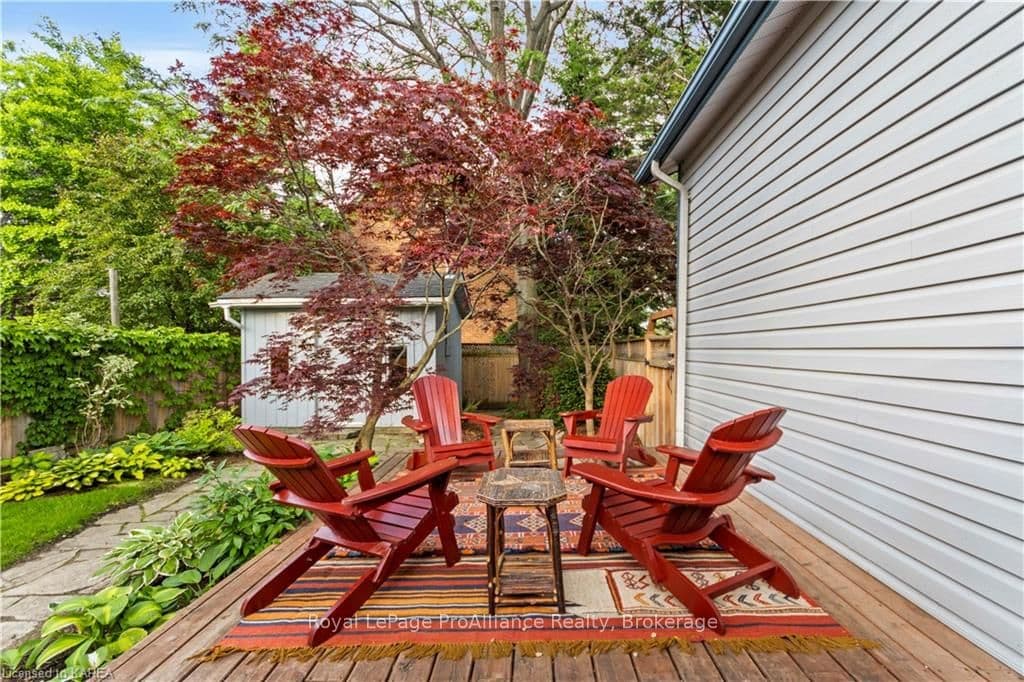 93 MOWAT Avenue photo 30