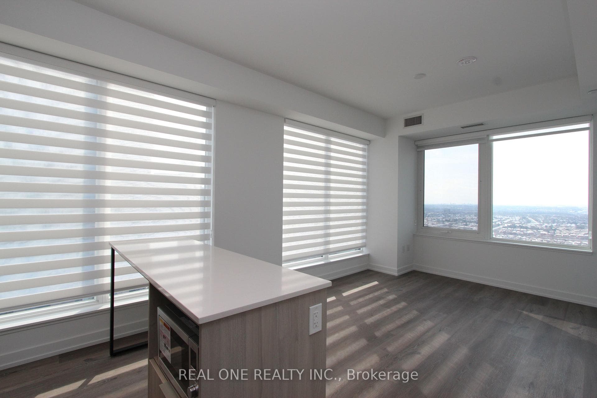 395 SQUARE ONE Drive Unit 2808 photo 2