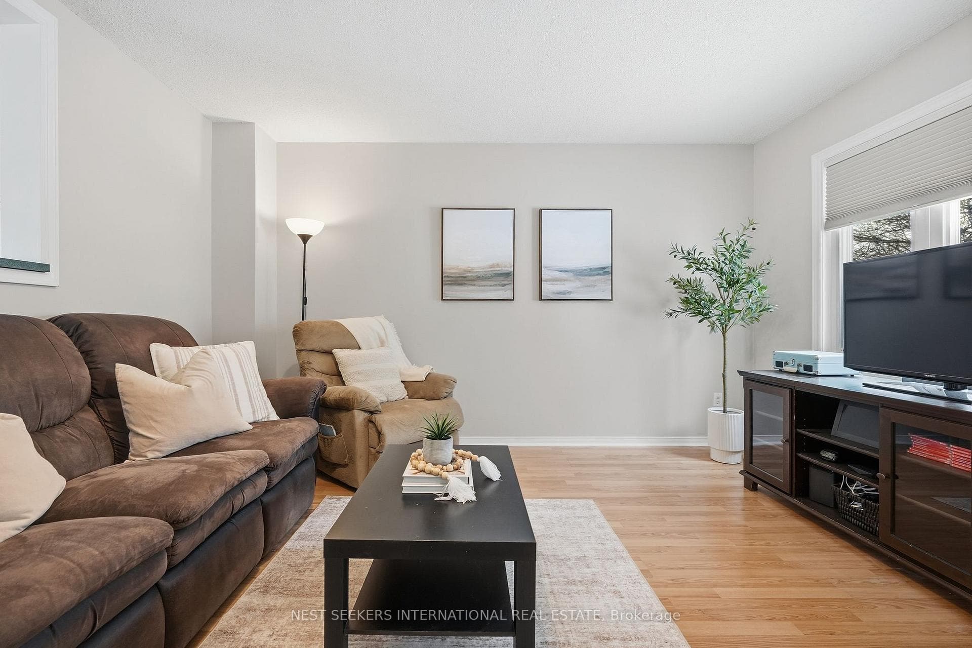 1091 Maclean Street photo 8